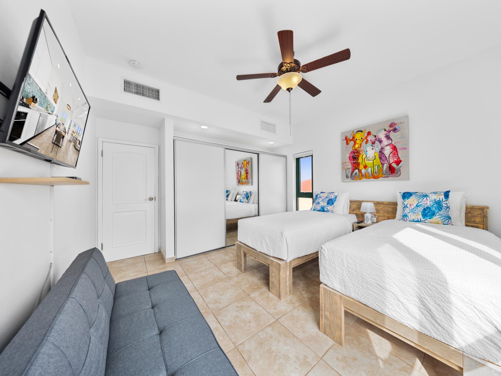 Chic bedroom of the condo in Noord Aruba - Offers plenty of storage space - Inviting atmosphere designed for a restorative sleep - Cozy and inviting ambiance for relaxation