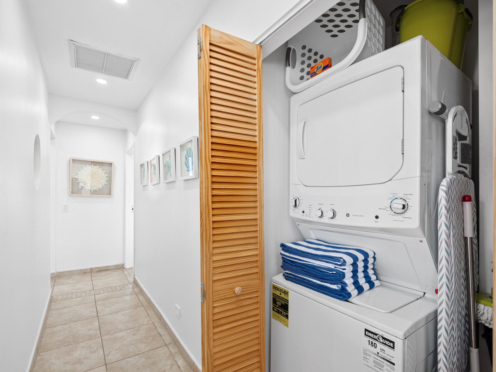 Laundry area with washer and dryer of the condo in Noord Aruba - Take advantage of modern laundry facilities - Making it easy for you to keep your wardrobe in top condition