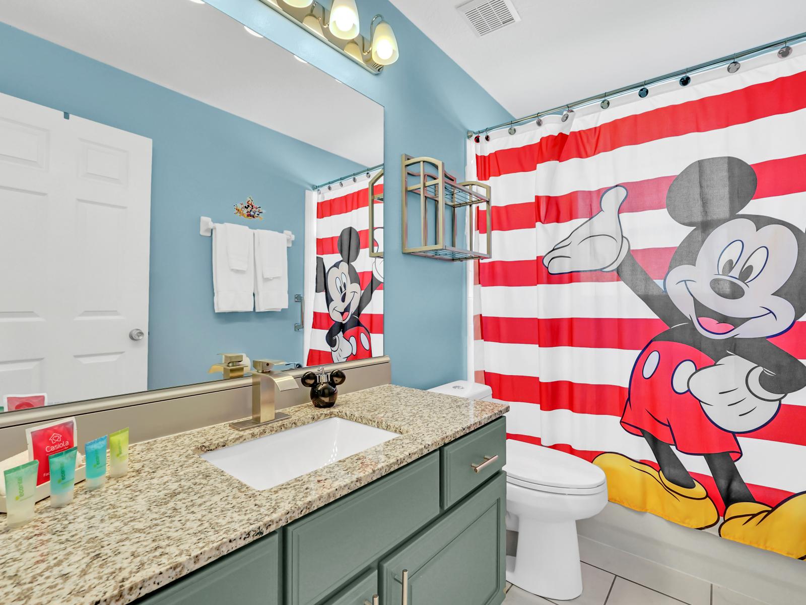 Micki's Bathroom of the Home in Kissimmee Florida - Great lighting - Beautiful Vanity with large size wall mirror - Availability of all Bathroom amenities - Beautiful bathtub and shower area combo