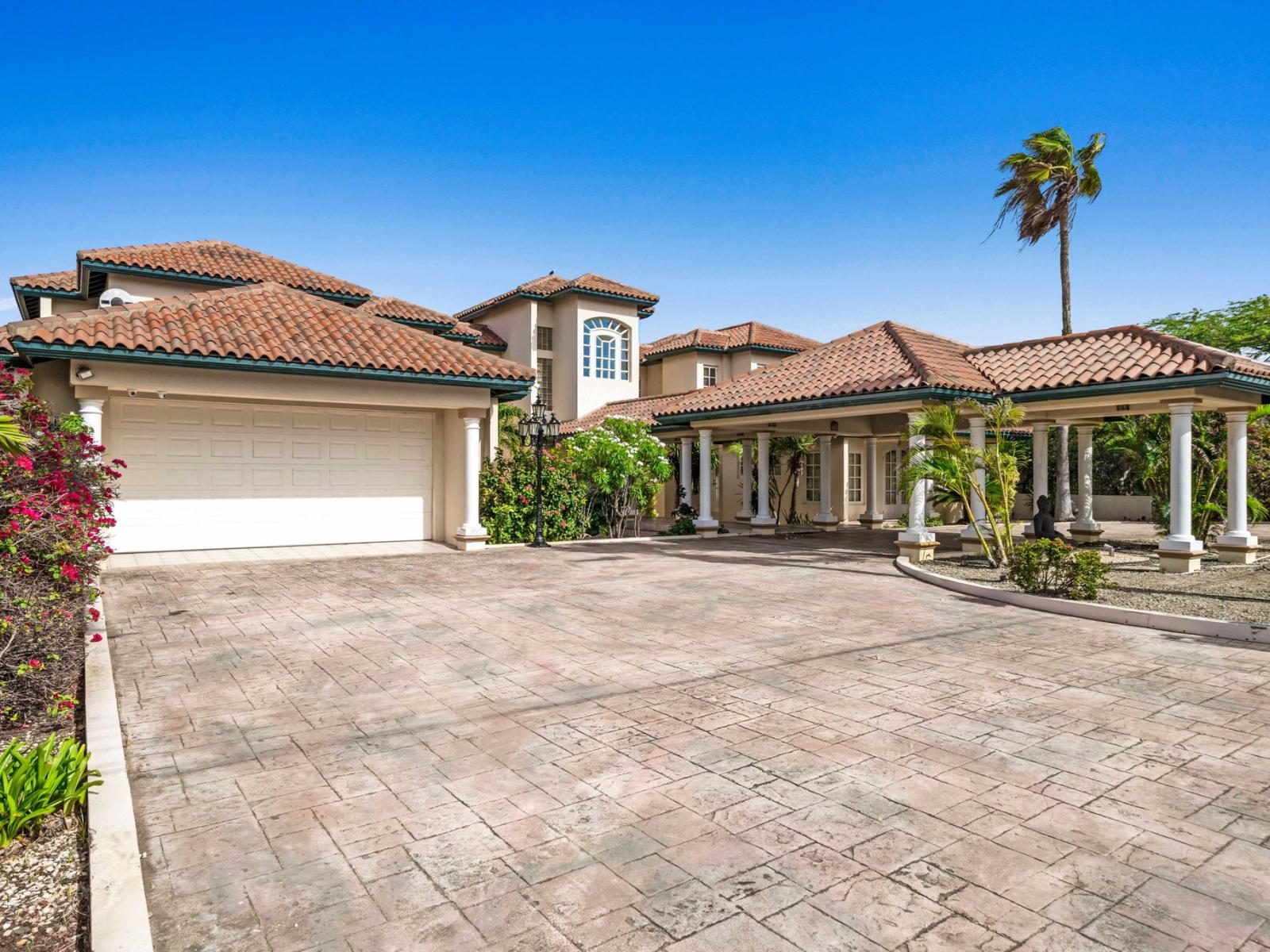 Gated Private driveway