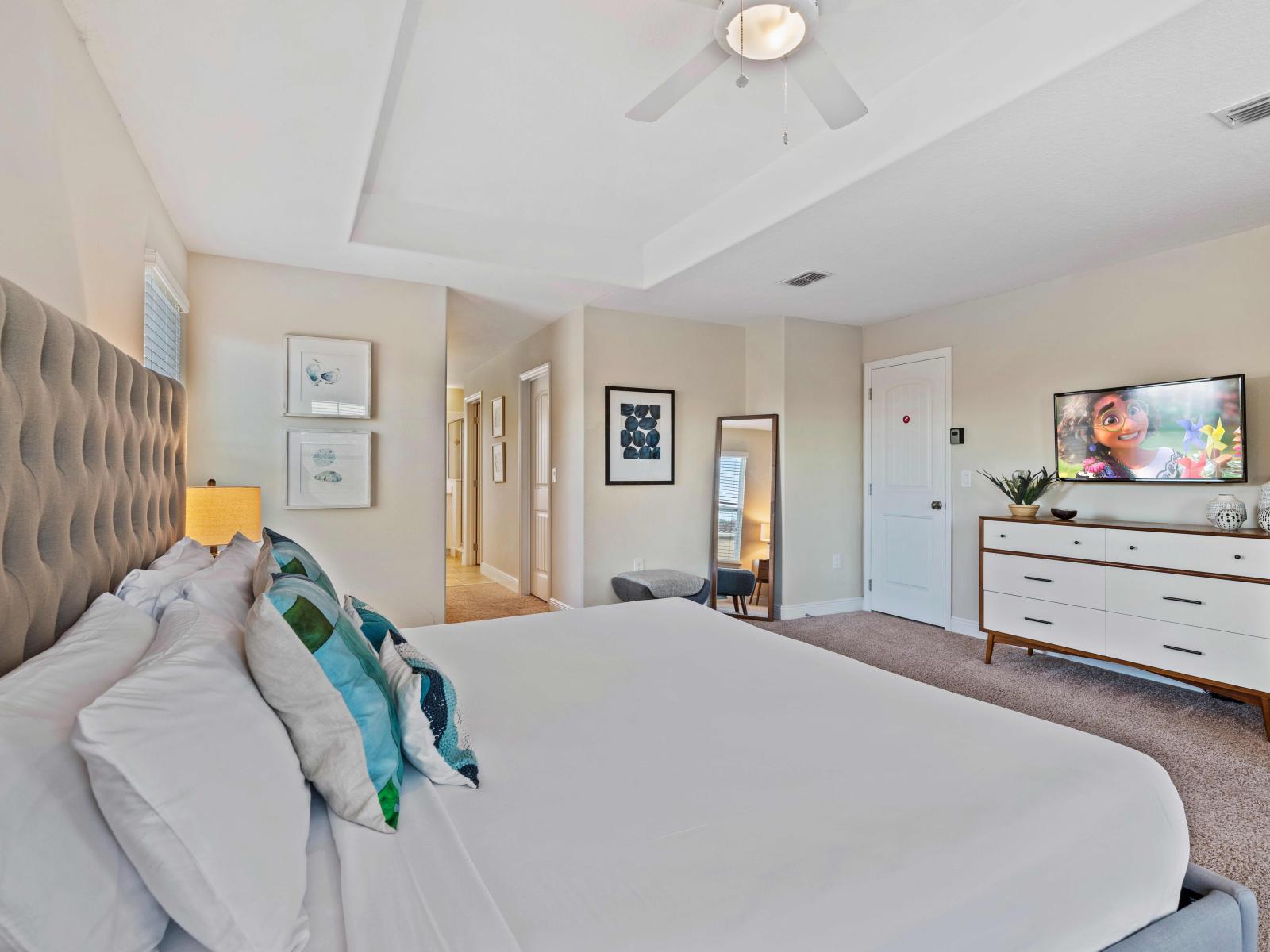 Magnificent Bedroom of the home in Davenport - Experience ultimate comfort and luxury in our elegantly appointed bedroom - Unwind in style in our chic and modern bedroom with beautiful decor - Availability of TV and Netflix