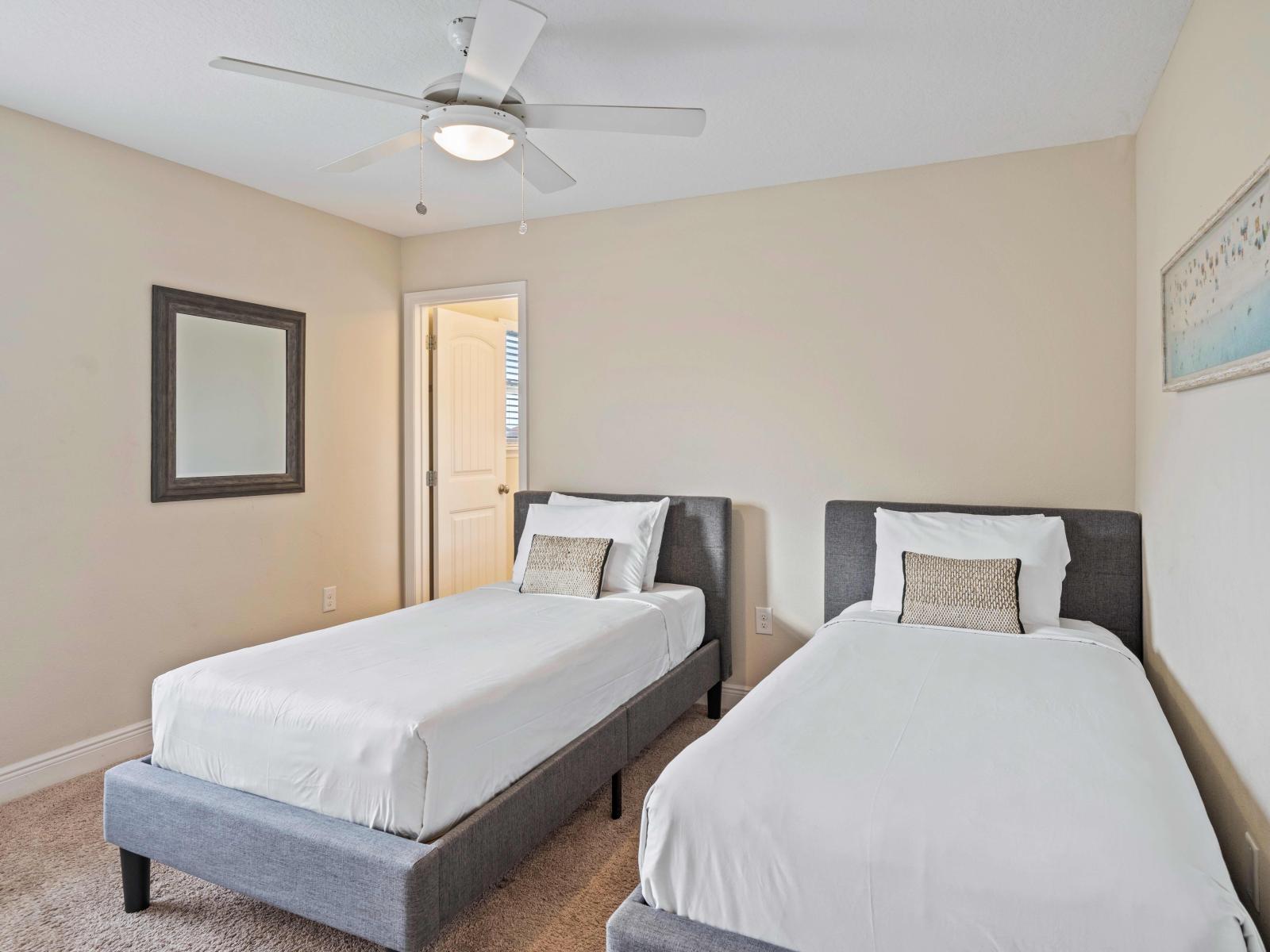 Beautifully designed bedroom of the apartment in Davenport - Comfy single beds - Elegantly designed room - Beautiful painted walls with decoration - Neat and clean linen - Large windows with beautiful views - TV and Netflix available