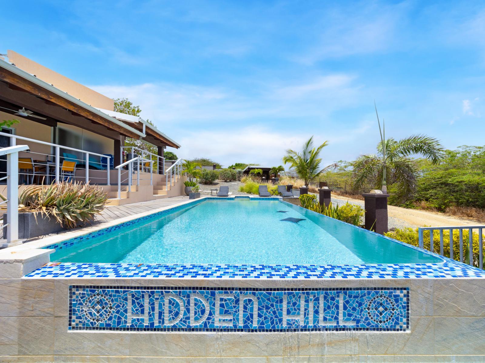 Hidden hill - Enjoy the best of both worlds: shared pool bliss and private serenity