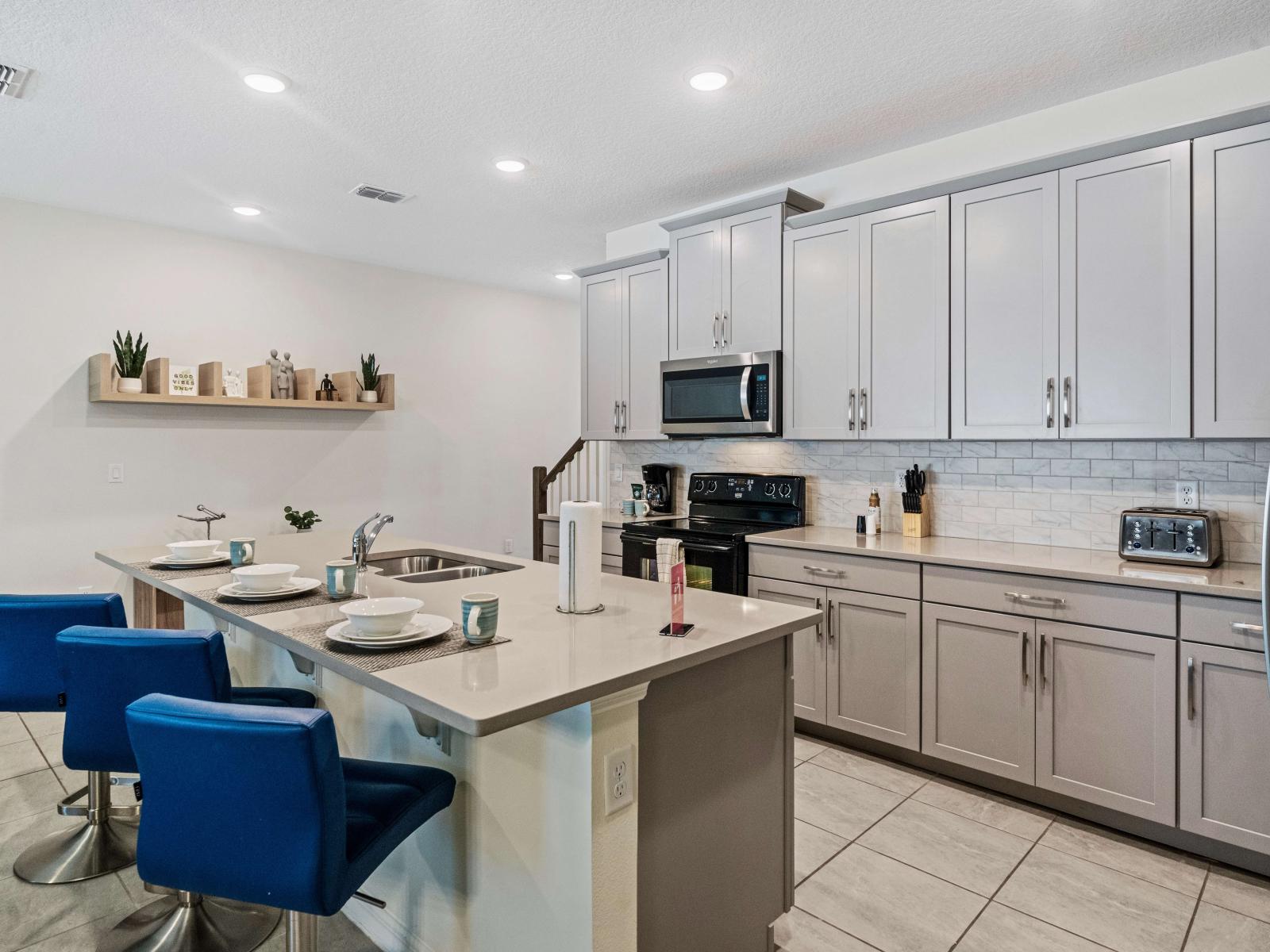 Sleek Kitchen of the Townhouse in Kissimmee Florida - Full equipped - Breakfast bar for additional workspace - High Chairs - Plenty of storage