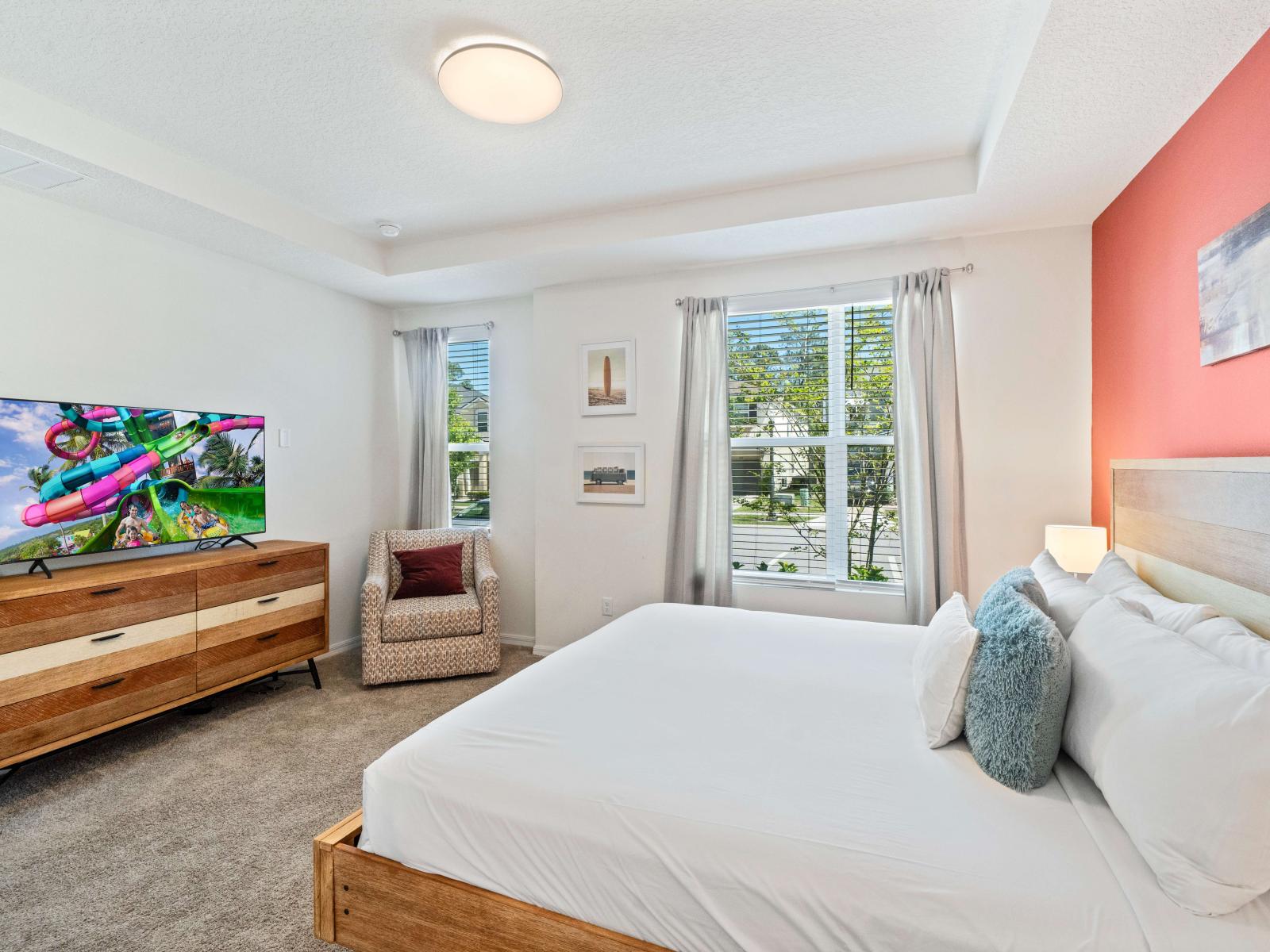 Deluxe Bedroom of the Townhouse in Kissimmee Florida - Smart TV and Netflix - Stunning outside views - Cozy retreat with a plush bed, perfect for relaxation