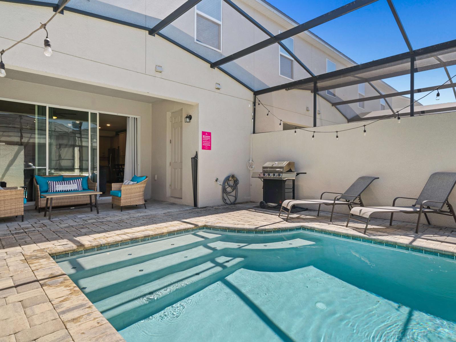 Amazing Private Pool of the Townhouse in Kissimmee Florida - Dive into refreshing poolside escape - Lounge in tranquility by the sparkling waters - Immerse yourself in the cool elegance of pool