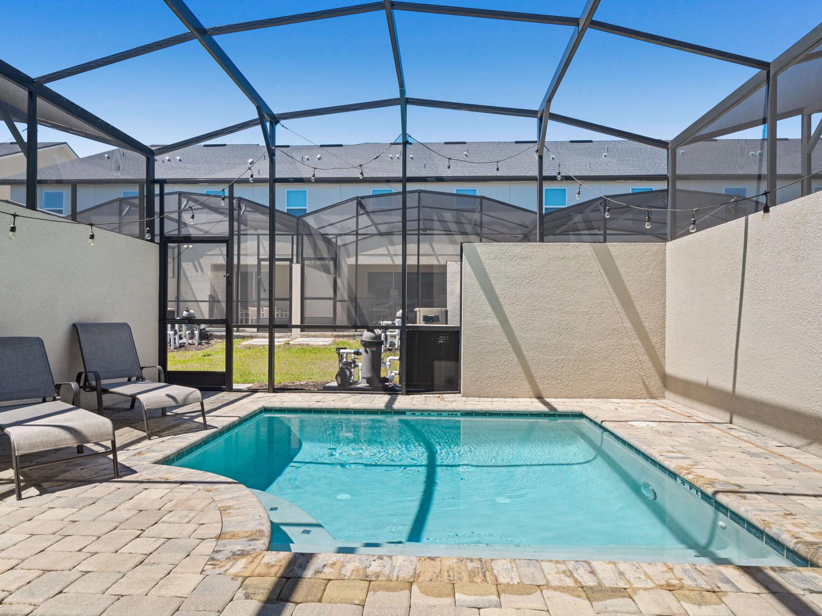 Private Pool of the Townhouse in Kissimmee Florida - Cozy beach chairs available - Beautifully sunbathed space makes the soul peaceful - Experience the comfort at the best