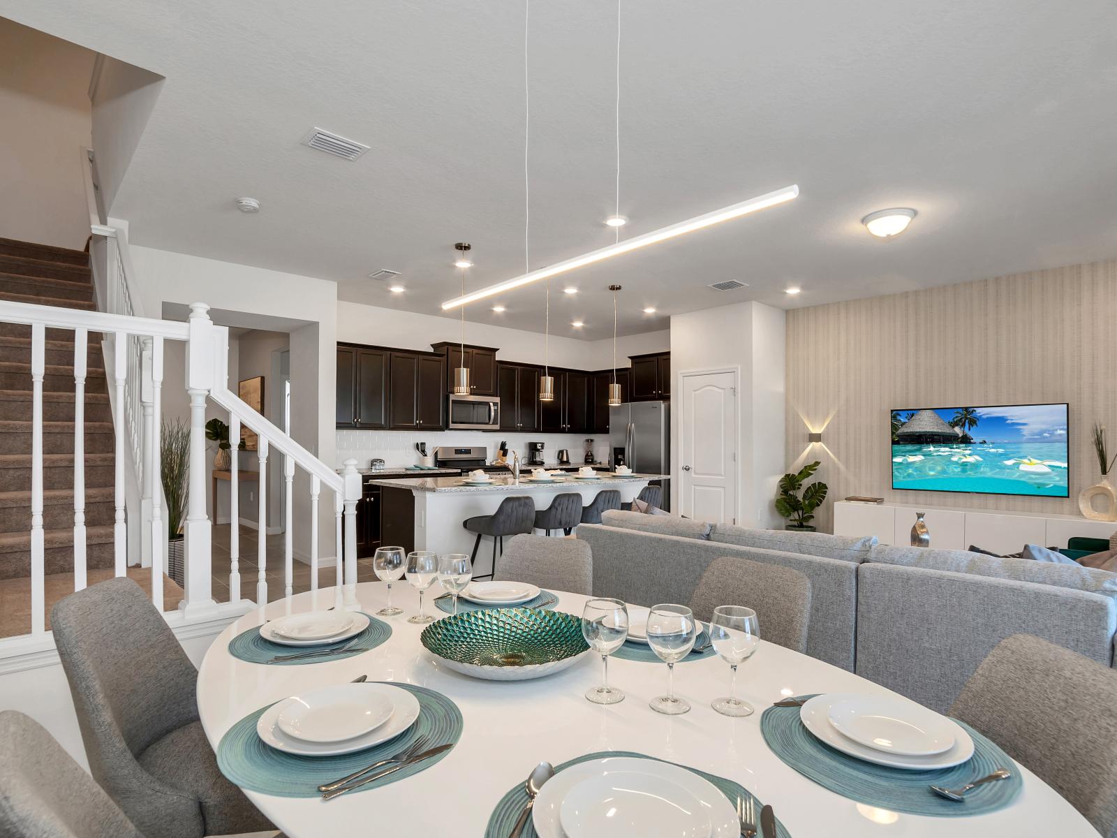 Chic dining area of the townhouse in Davenport Florida - Flexible seating options for comfort and adaptability - Thoughtfully curated decor adding personality - Well-planned layout maximizing comfort and functionality