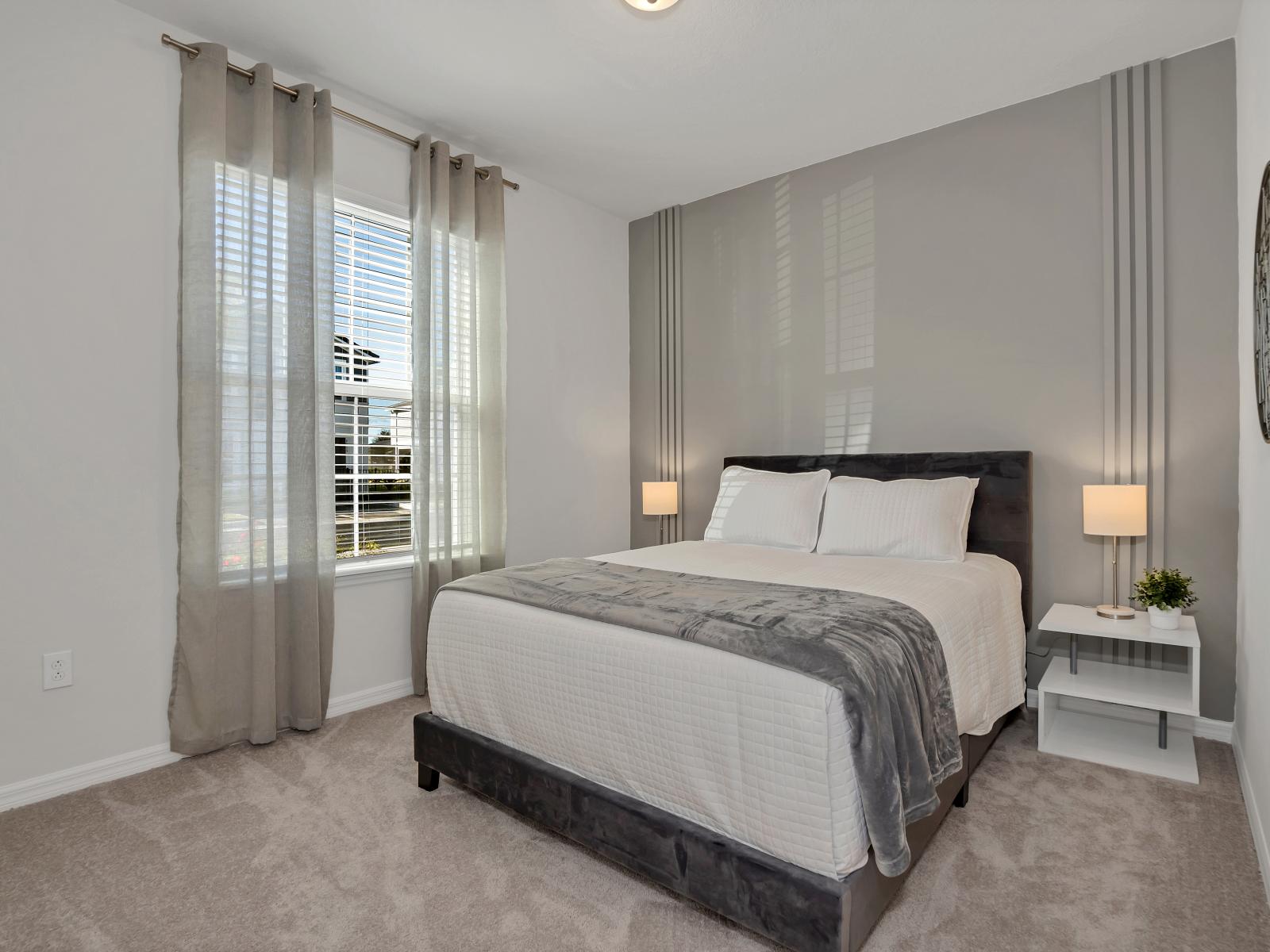 Cozy bedroom of the townhouse in Davenport Florida - Well-appointed bedroom with neutral tones for a calming atmosphere - Plush bed for restful night sleep - Thoughtfully designed bedroom featuring functional and stylish furniture