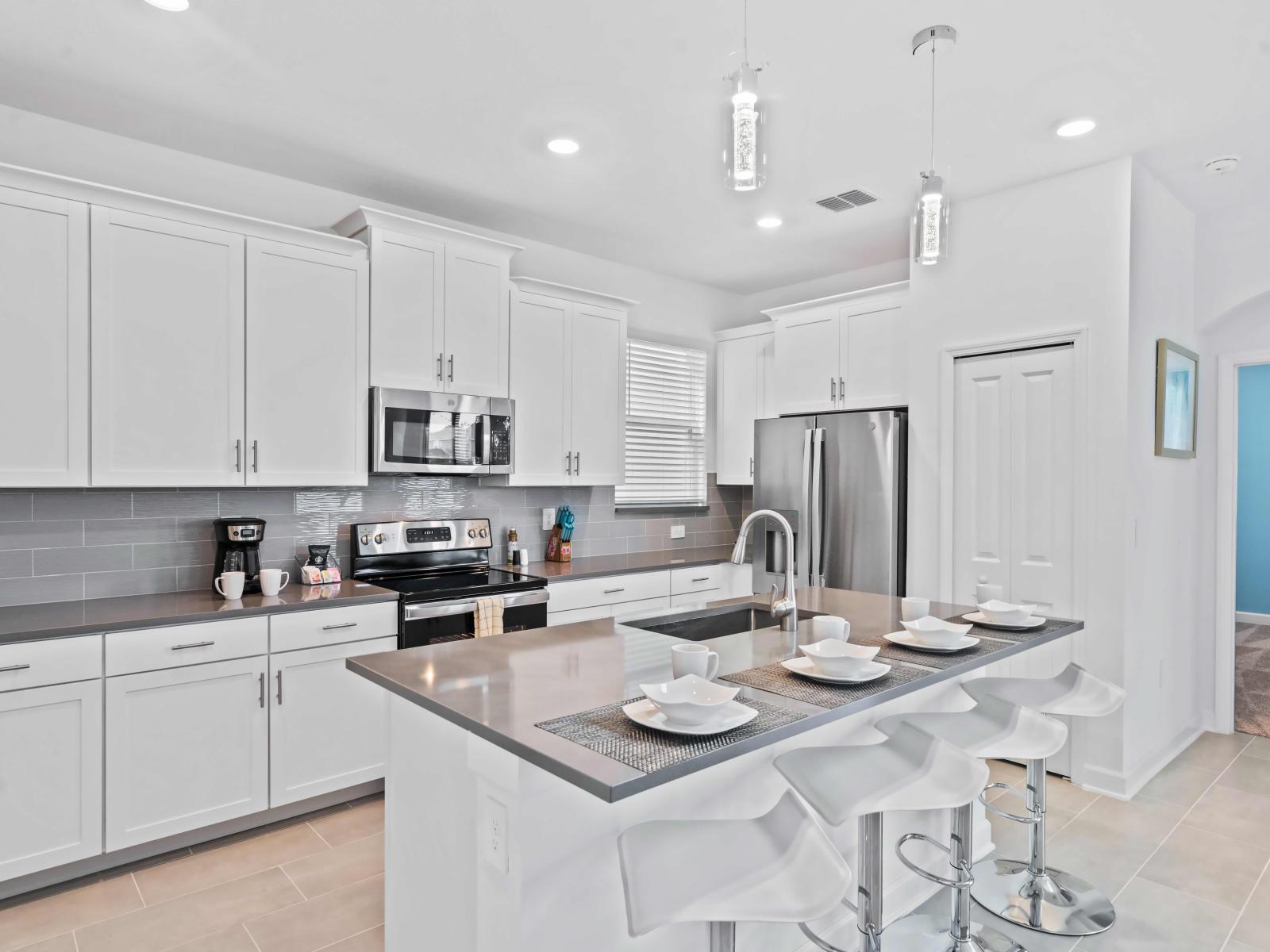 Represent Kitchen of the Apartment in Kissimmee Florida - Full equipped kitchen - Modern kitchen with sleek, stainless steel appliances - Breakfast bar - Integrated appliances for a seamless and stylish appearance - High chairs