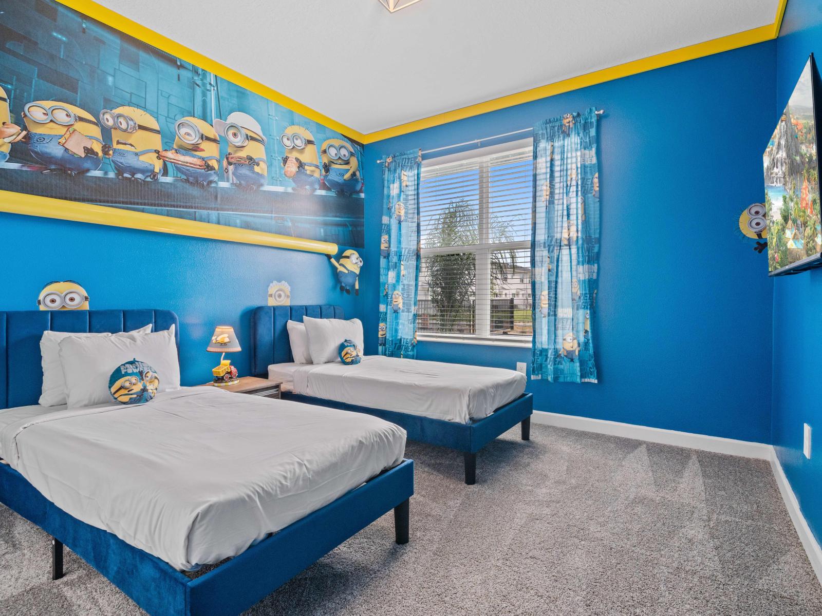 Themed Bedroom of the Apartment in Kissimmee Florida - 2 comfy single beds - Kids love minions! - Smart TV and Netflix