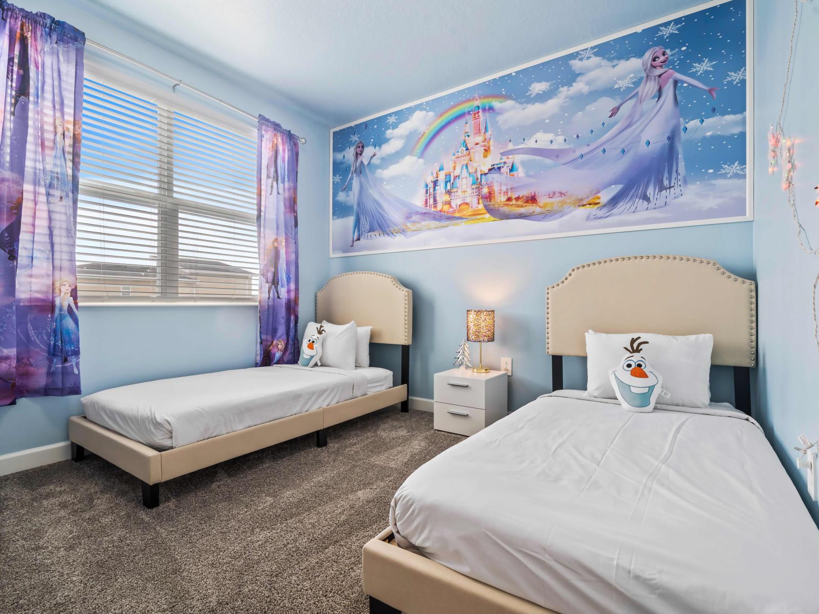 Frozen themed Bedroom of the Apartment in Kissimmee Florida - 2 Comfy single bed - Cozy retreat with a plush bed, perfect for relaxation - Smart TV and Netflix