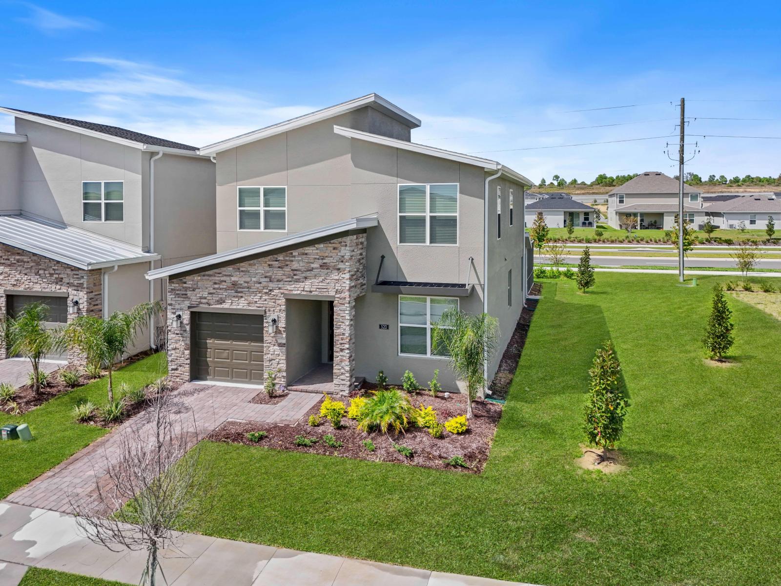 Step into comfort and style at our inviting entrance of the home Kissimmee - Enter our retreat and leave the worries of the outside world behind as you immerse yourself in the comfort of home. - Discover the enchanting allure of our home entrance.