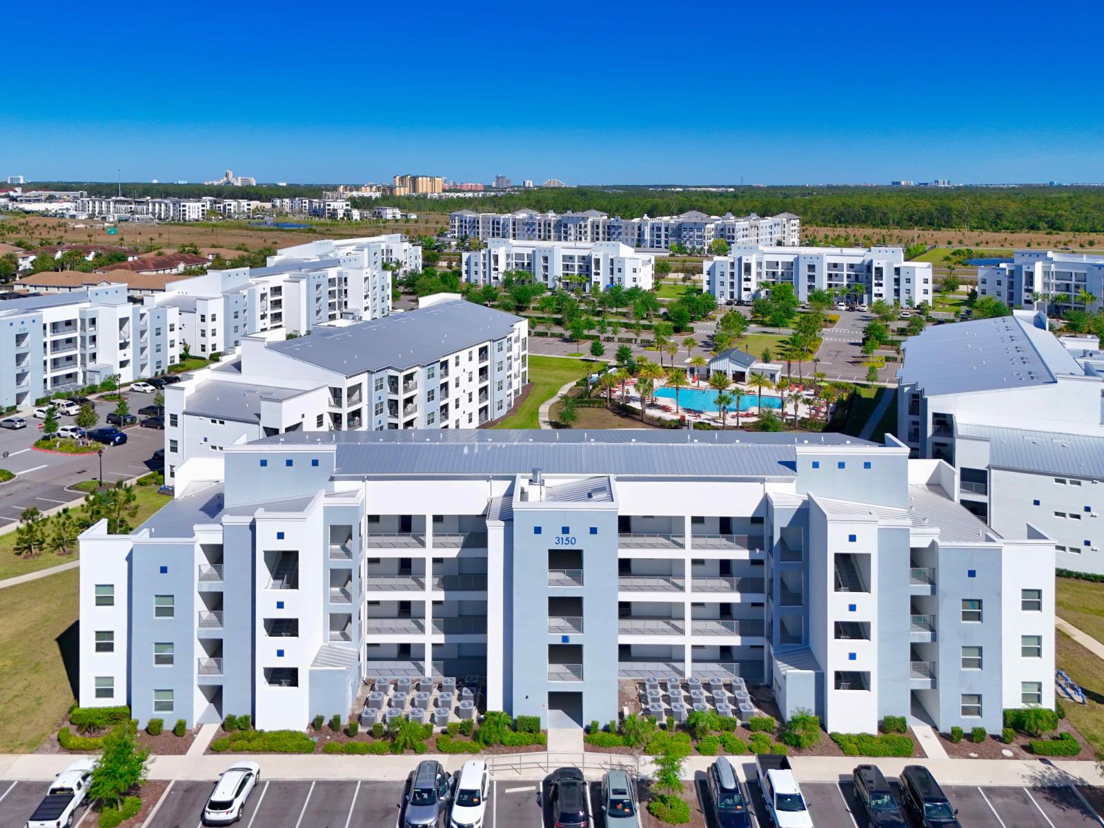 Exterior view of our charming condo building in Kissimmee - Your cozy retreat awaits behind these welcoming doors. - Experience the magic of Kissimmee from our inviting building.