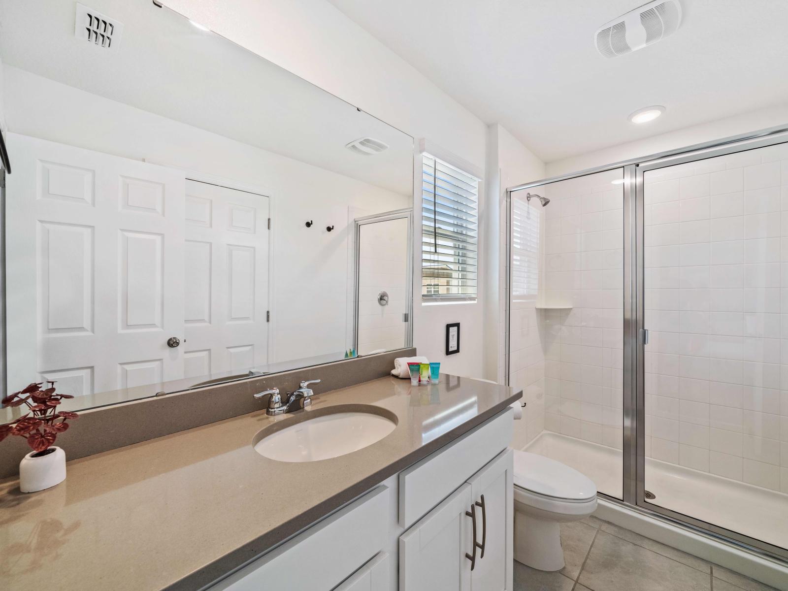 Excellently appointed Bathroom of the home in Kissimmee - Elegantly designed vanity with plenty storage space - Glorious walk-in shower - Neat and clean toilet seat with fresh towels