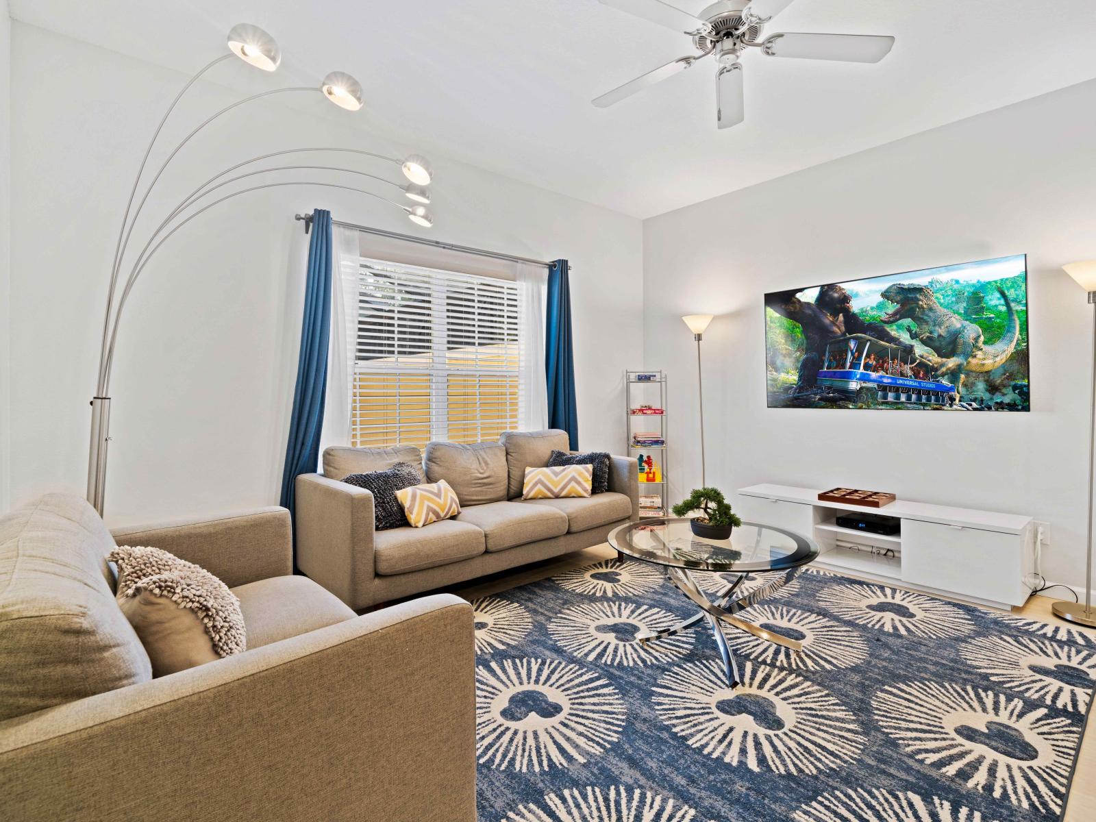 Pleasant Living Area of the Townhouse in Kissimmee Florida - Smart TV and Netflix - Elegantly decorated space with a neutral color palette for a timeless appeal - Harmonious color scheme with pops of accent colors for visual interest