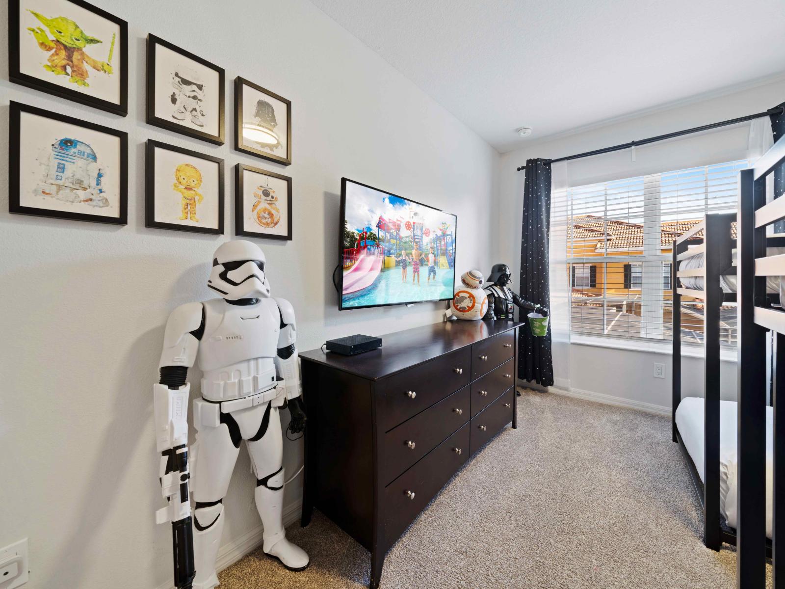 Star Wars themed Bedroom of the Townhouse in Kissimmee Florida - Features 2 bunker beds - Cozy retreat with a plush bed, perfect for relaxation - Smart TV and Netflix