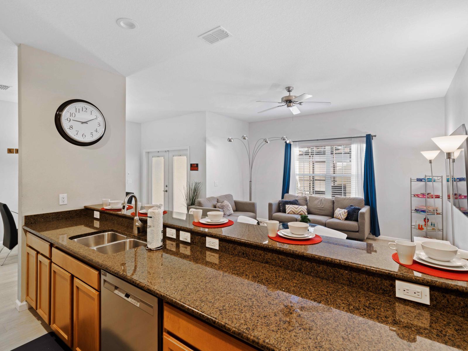 Polished Kitchen of the Townhouse in Kissimmee Florida - Full equipped  - Contemporary design with clean lines and minimalist aesthetics - Elegant and coordinated color palette for a cohesive look