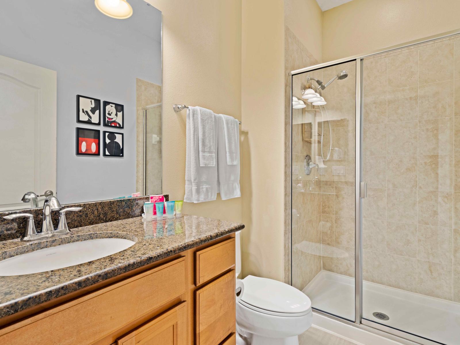 Enchanting Bathroom of the Townhouse in Kissimmee Florida - Glass-enclosed walk-in shower area - Elegant bathroom with luxurious fixtures and finishes