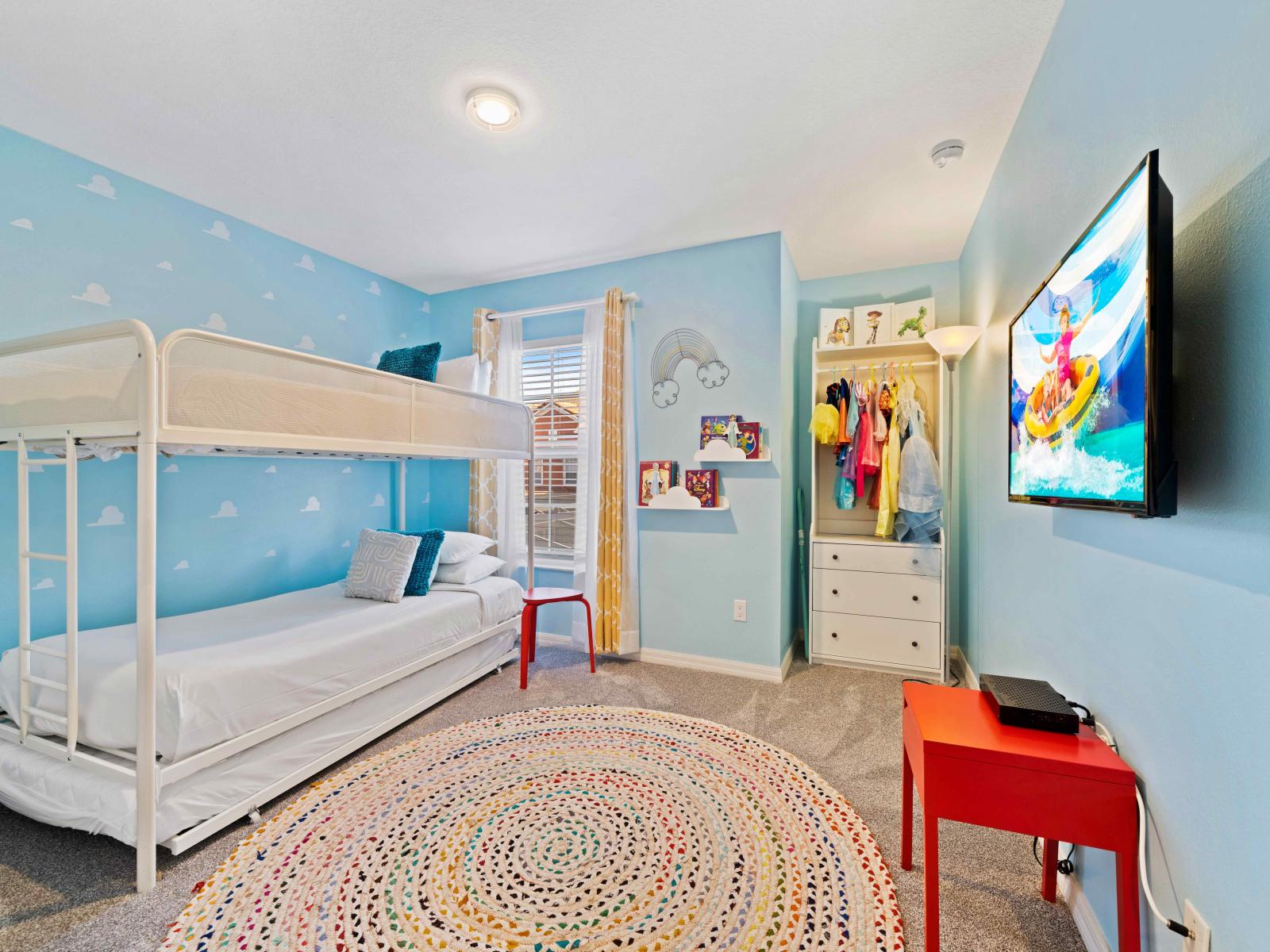 Princess Themed Bedroom of the Townhouse in Kissimmee Florida - Smart TV and Netflix - Thoughtfully designed interiors for comfort - Bunker Bed - Indulge in the ultimate getaway