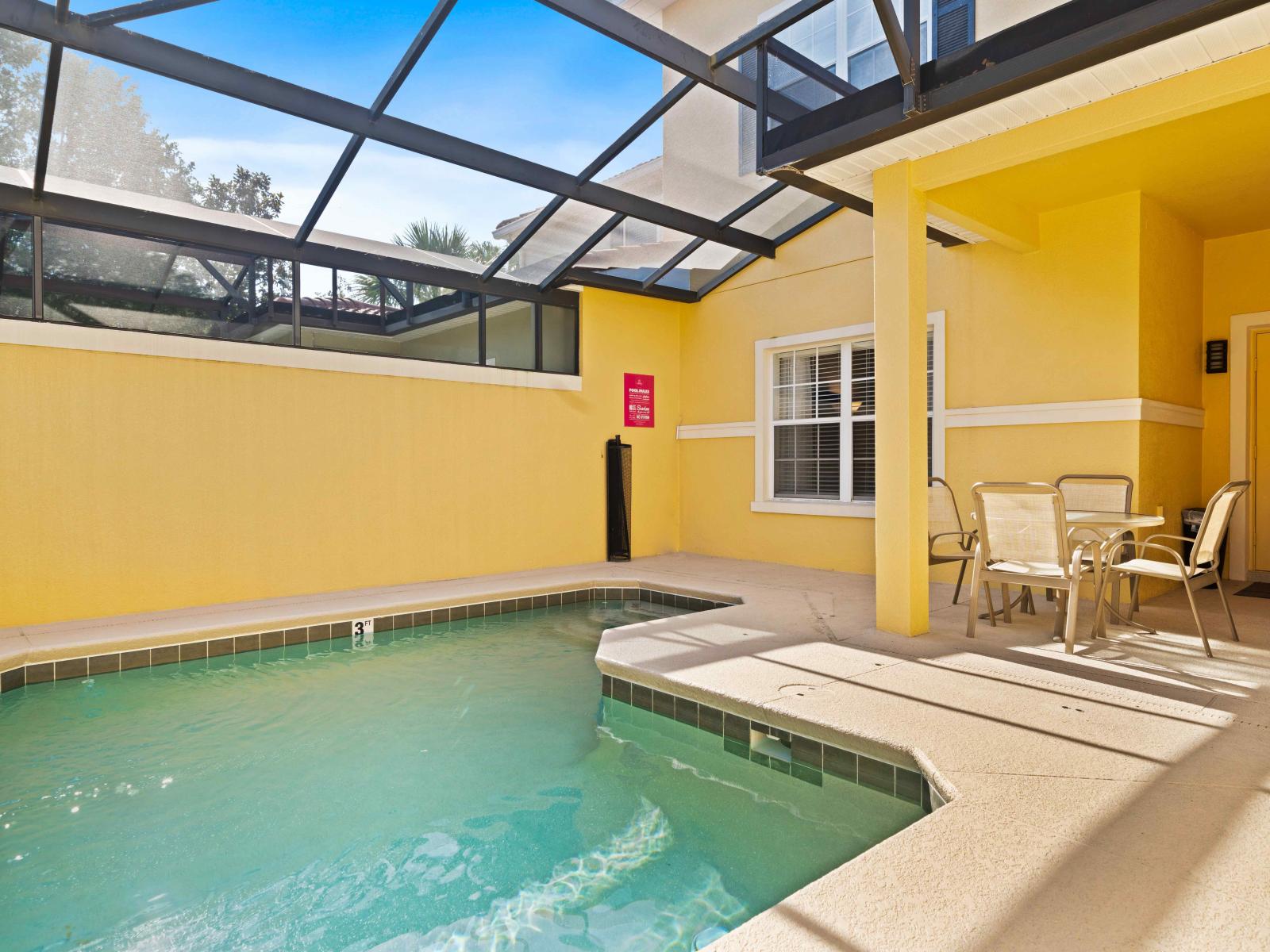 Splendid Private Pool of the Townhouse in Kissimmee Florida - Dive into a refreshing poolside escape - Experience ultimate relaxation in poolside paradise