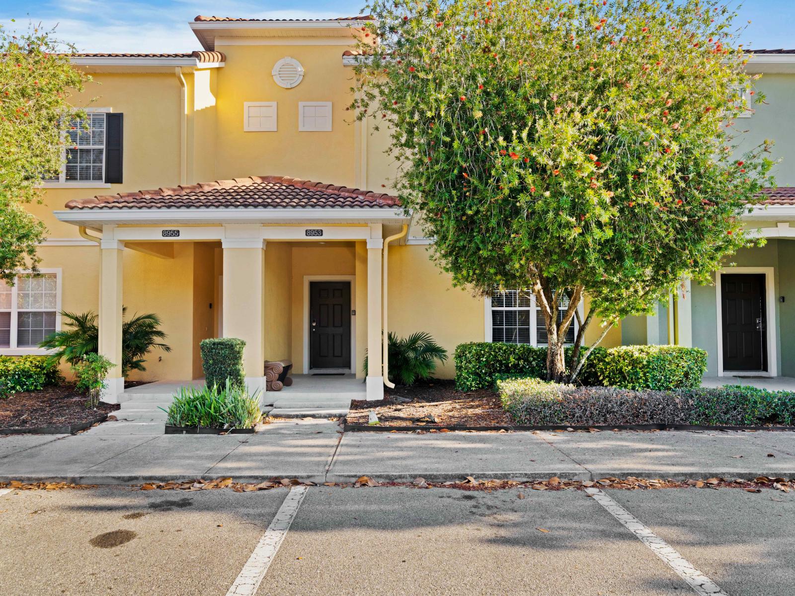 Welcoming Home exterior of the Townhouse in Kissimmee Florida - Architecturally pleasing structure - Inviting and verdant entrance