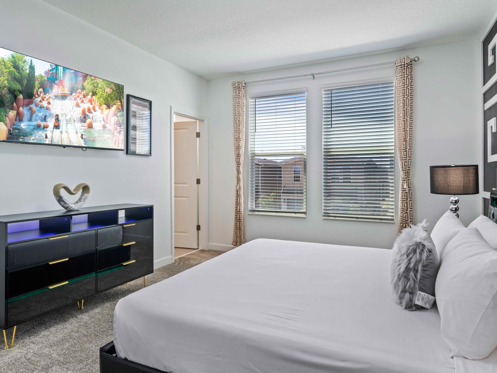 Imposing Bedroom of the home in Davenport - King size bed for restful nights - Private attached bathroom with a walk-in shower - Large windows featuring mesmerizing views - Smart TV and Netflix available as a bliss