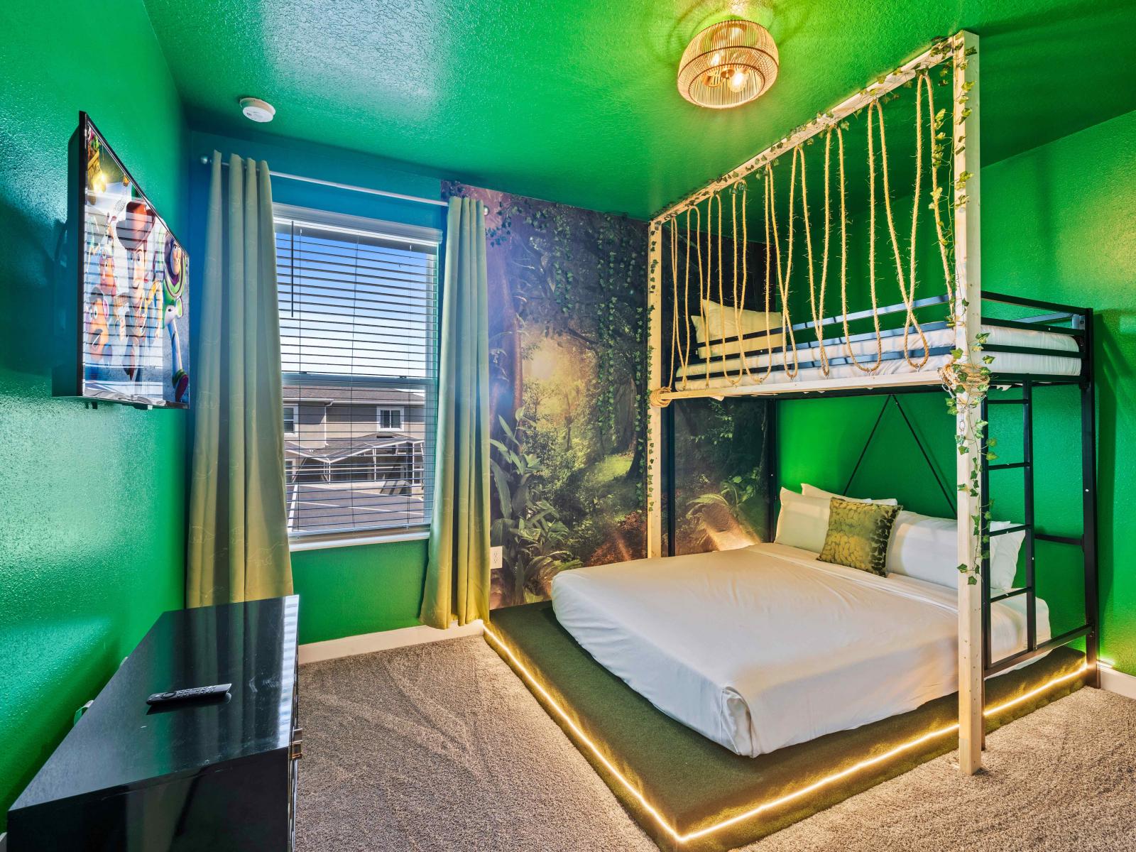 Amazing Jungle Themed Bedroom of the home in Davenport - Comfy double and a single bed - Majestic roof lamp - Elegantly carpeted floor - Smart Tv and Netflix available