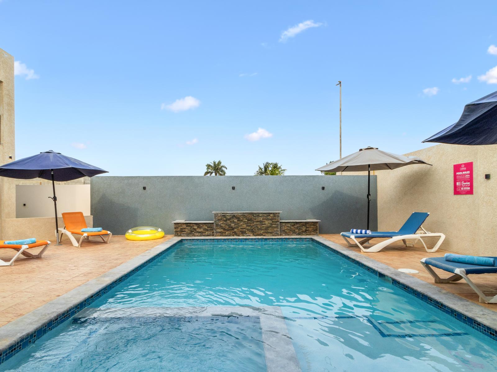 Amazing shared pool area of the apartment in Oranjestad Aruba - Soak up the sun by the pool with heated hot tub - A peaceful ambiance where you can unwind and recharge