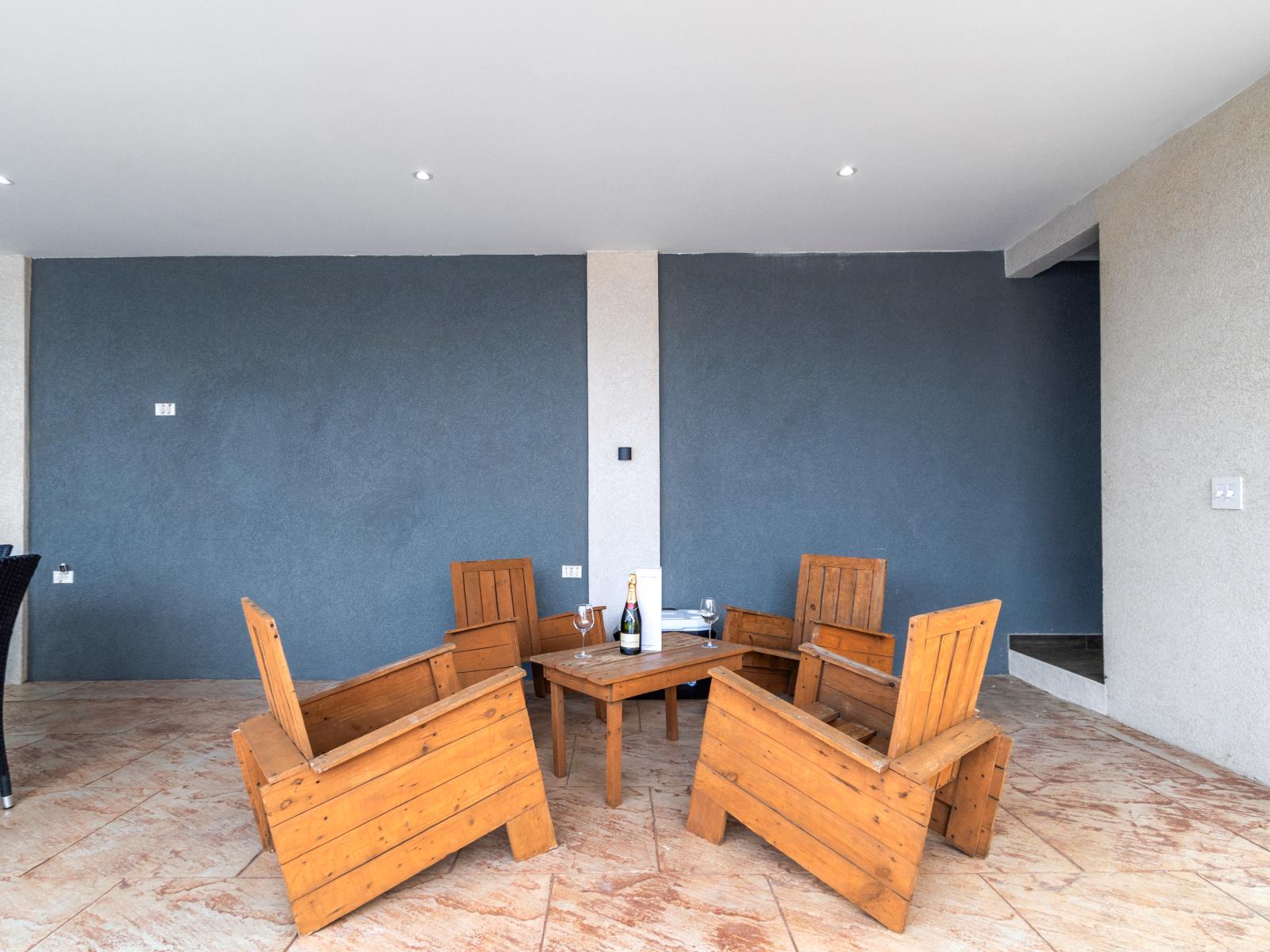 Cozy shared outdoor seating area of the apartment in Oranjestad Aruba - Shaded areas for escaping the midday sun - Perfect place for relaxing and spending quality time with loved ones in outdoors