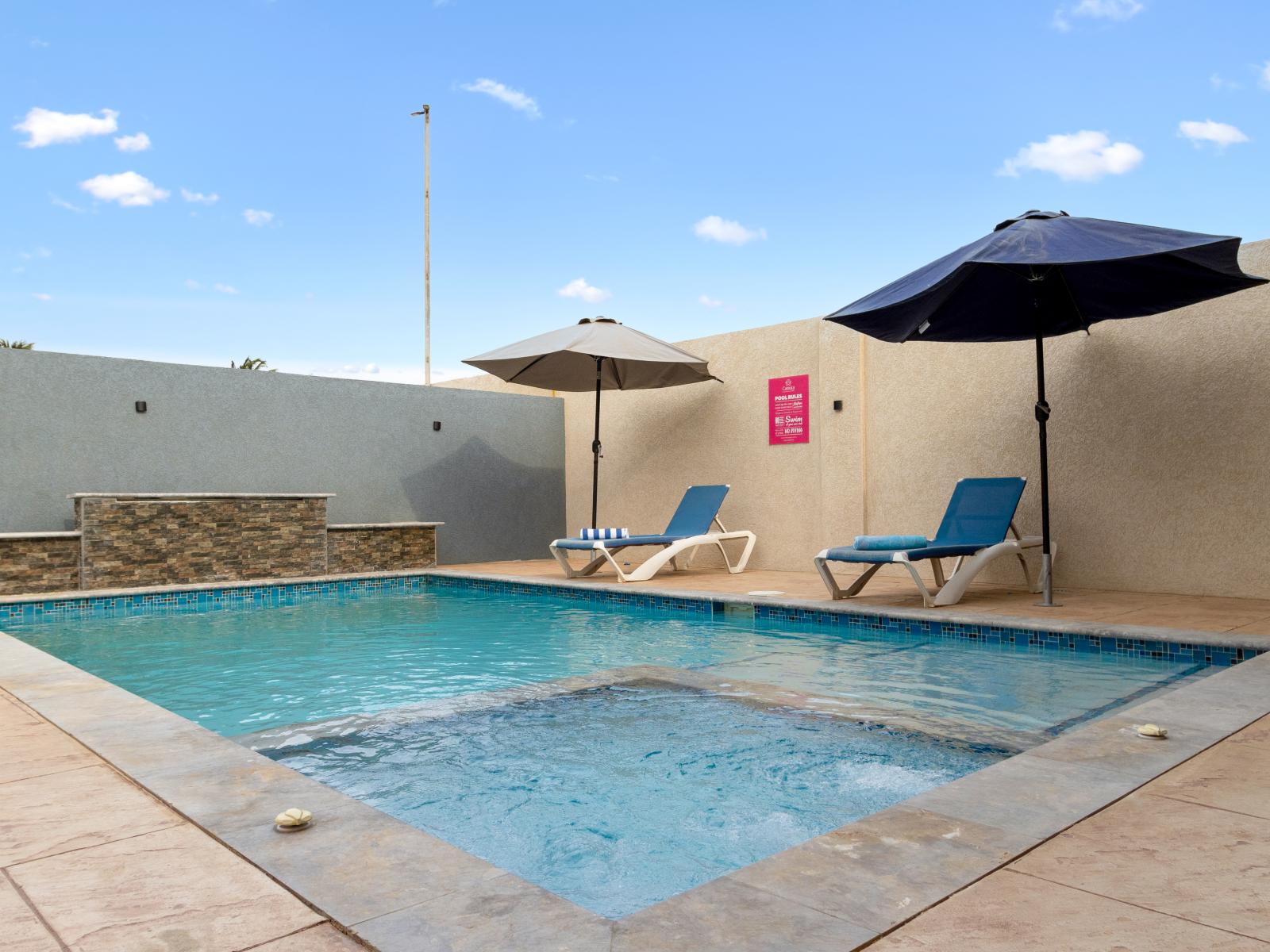 Shared pool area of the apartment in Oranjestad Aruba - Soak and unwind in the pool - Experience ultimate relaxation in our poolside paradise - Discover bliss by the pool in serene setting - Comfortable lounge chairs for ultimate relaxation