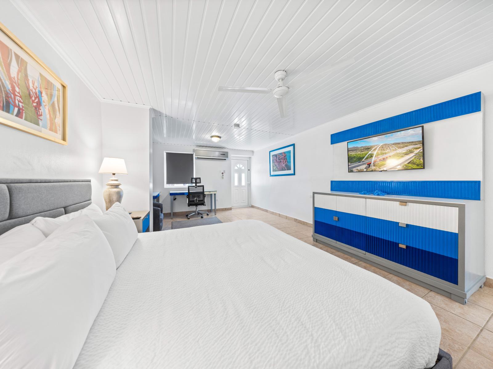 - Relax in this spacious bedroom featuring a king-size bed for ultimate comfort - Enjoy your favorite shows on the large flat-screen TV - Take advantage of the convenient workspace, perfect for handling any business or planning your next adventure