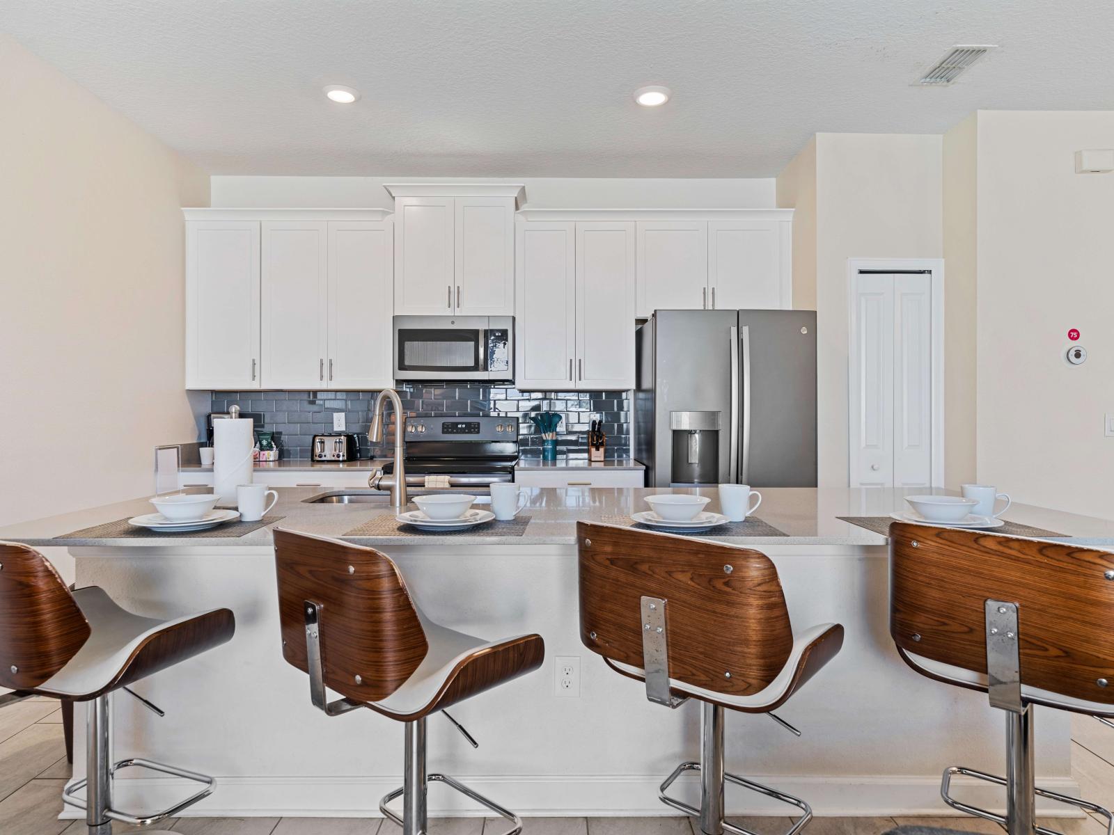 Modern kitchen of the townhouse in Kissimmee Florida - Full equipped - Harmonious blend of practicality and contemporary aesthetics - Innovative design with a mix of textures for visual interest