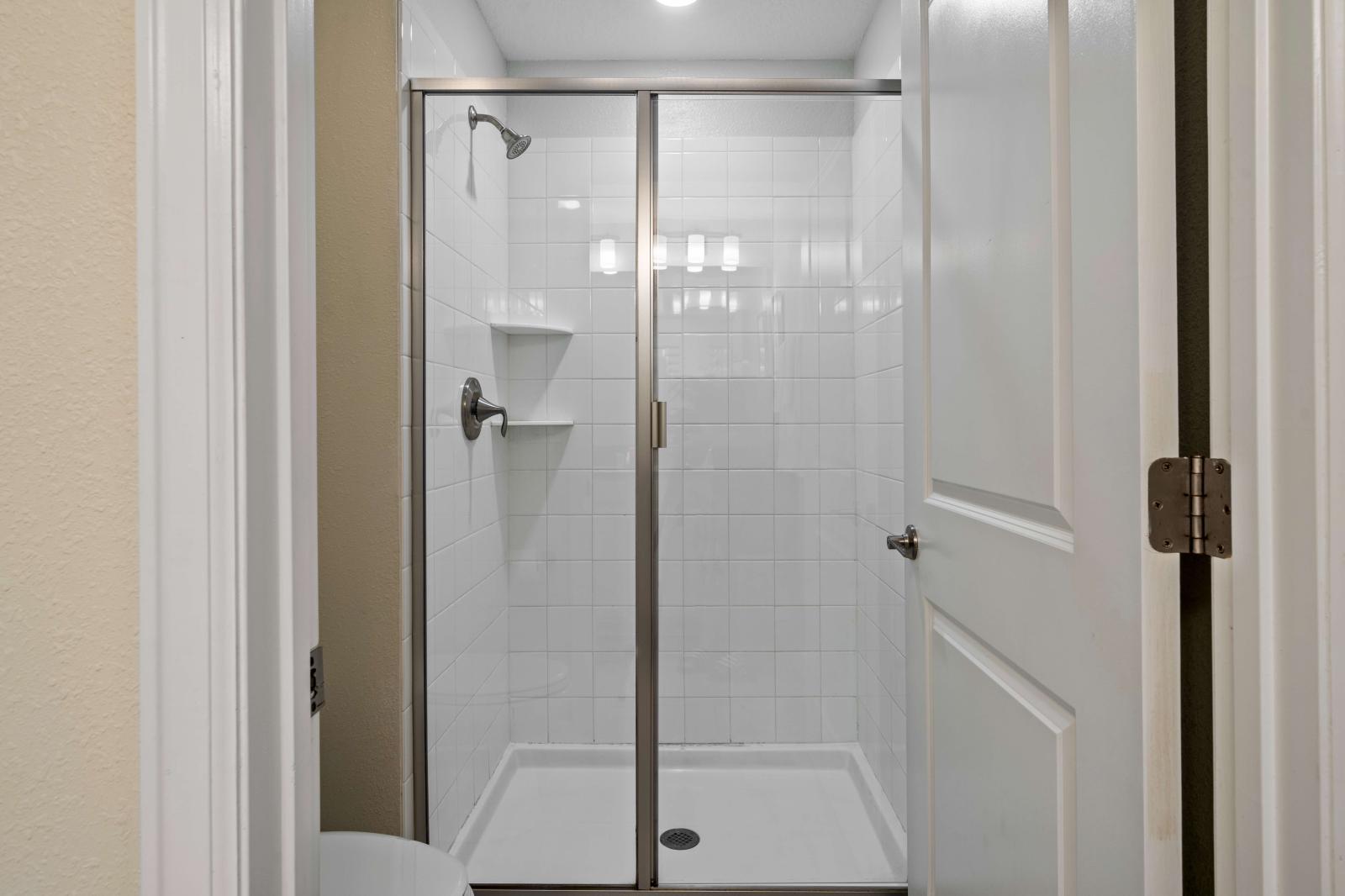 Tiled walk-in shower stall of the townhouse in Kissimmee Florida - Contemporary fixtures for a touch of indulgence - Attention to detail, from the elegant tiles to the faucets