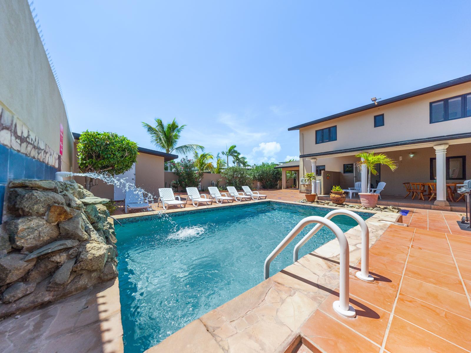 Make a splash and soak up the sun in our inviting private pool of the home in Noord Aruba - In the backyard you will find a refreshing private pool with plenty of lounge chairs - Crystal-clear waters inviting you to take a refreshing dip