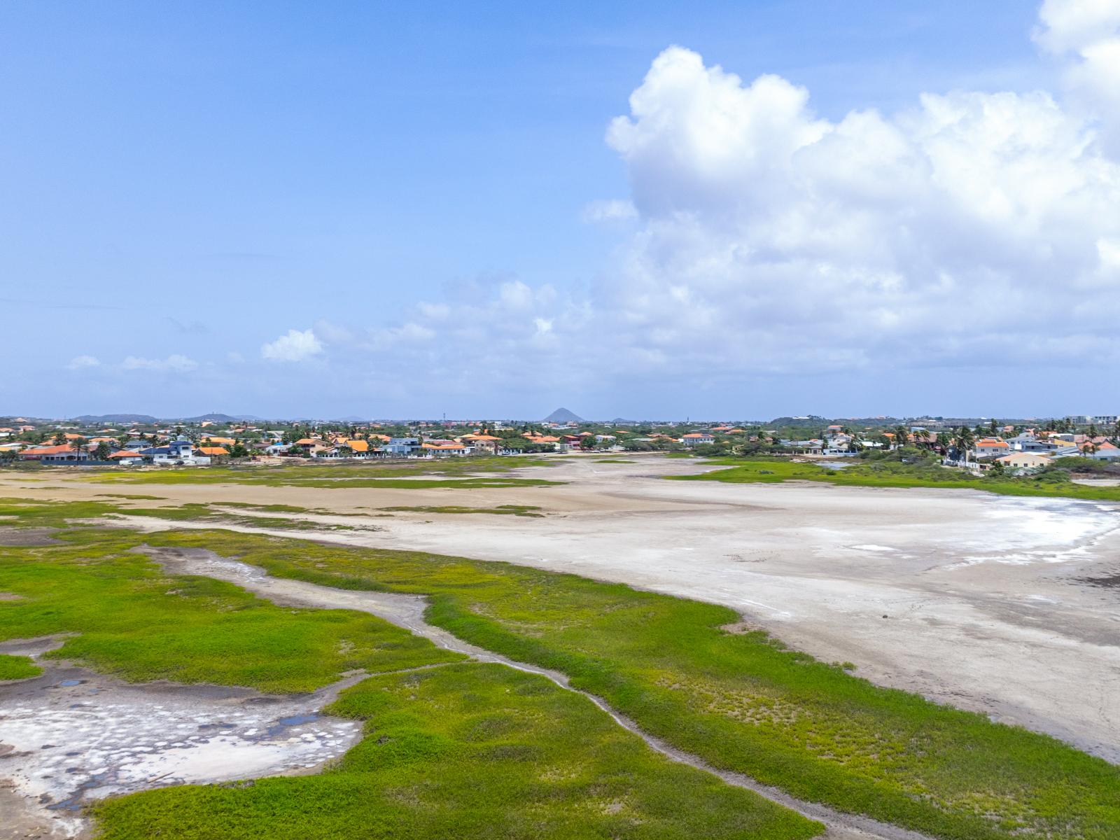 Escape to paradise with great location and amazing views in Noord Aruba - Offering the perfect blend of relaxation and adventure - Discover the magic of sea side living with ideally location, near the palm beach