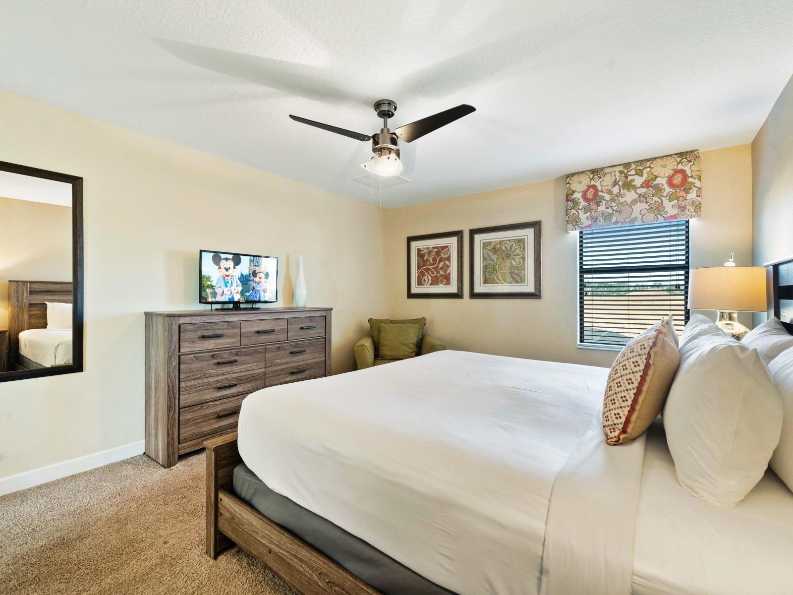 Escape to comfort and tranquility in the tastefully decorated bedroom haven - A full length mirror for you to get ready for the day of adventure in Florida - Plush furnishings and sumptuous bedding for luxurious comfort