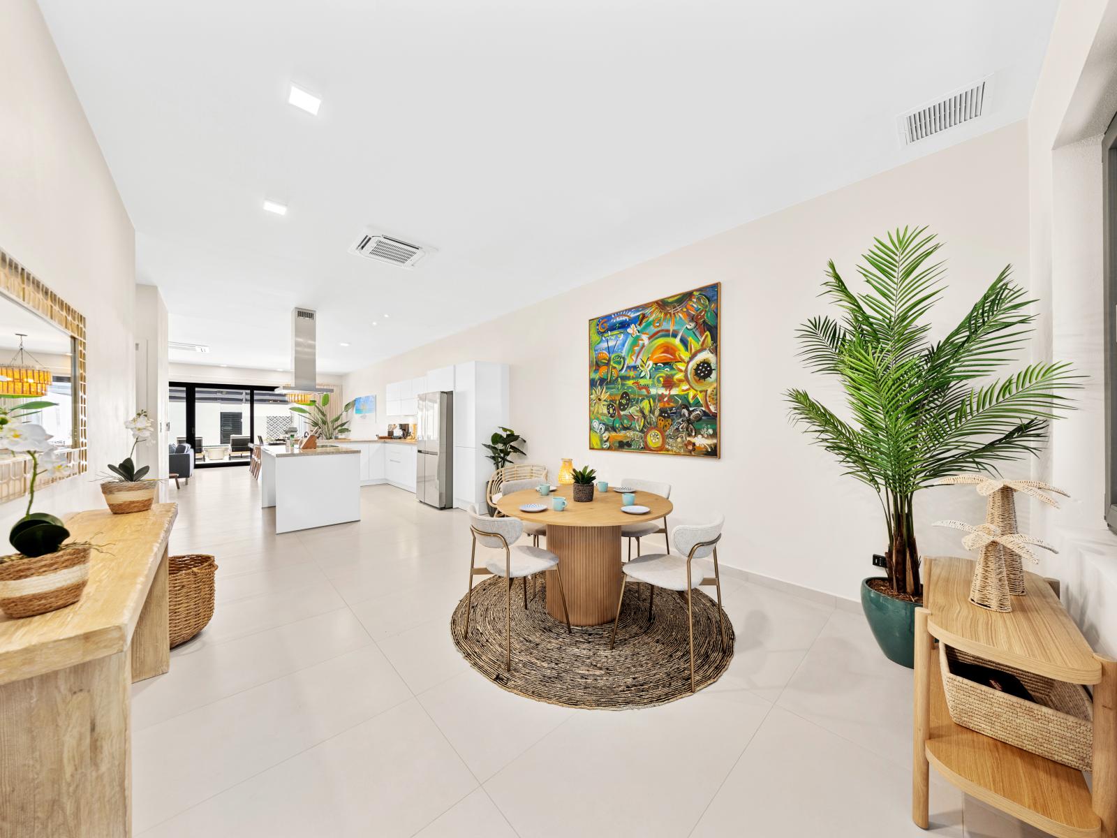 Experience a warm welcome as you enter inviting entrance of the apartment in Noord Aruba - Tasteful decor and plenty of space invite you to unwind in style - Attention to detail and cozy accents make you feel right at home