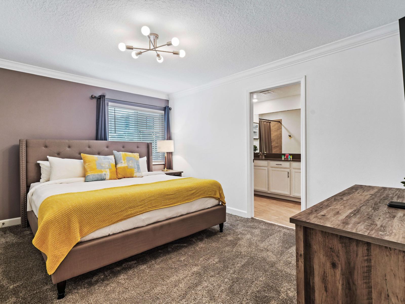 Unwind in cozy and welcoming bedroom of the townhouse in Davenport Florida - Plush king size bed and a smart TV, perfect place to recharge after a long day - Attached bathroom for privacy and convenience