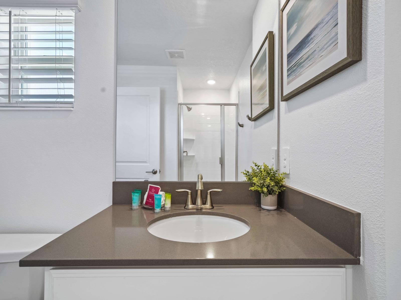 Find your escape in a beautifully furnished bathroom of the townhouse in Davenport Florida - Harmonious blend of classic and contemporary elements - Well-designed space with a focus on both aesthetics and functionality