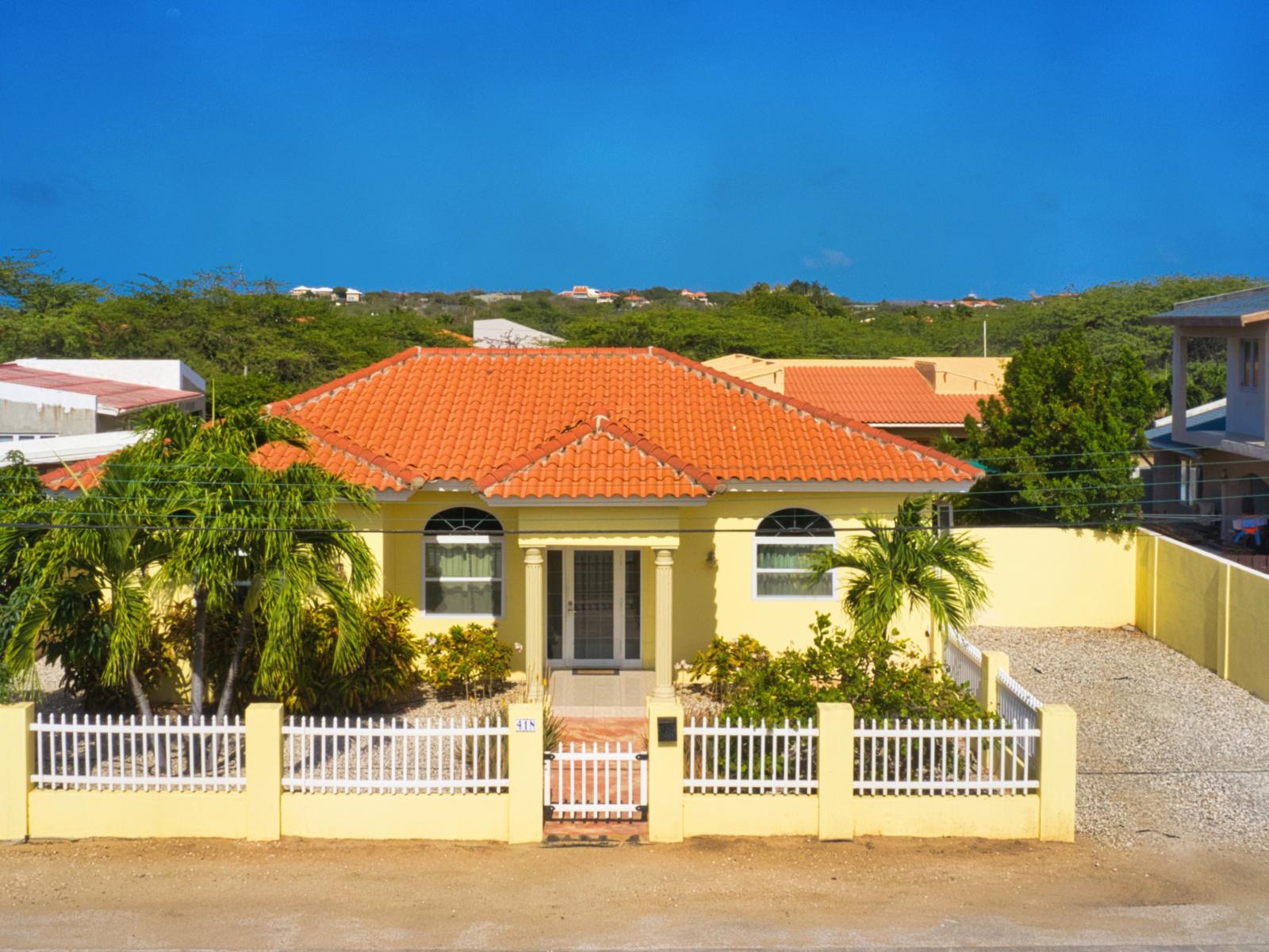 Discover the epitome of curb appeal with our picturesque front facade in Noord Aruba - Step into a world of comfort and hospitality as you approach welcoming home - Start your getaway off right with the charming allure of front entrance