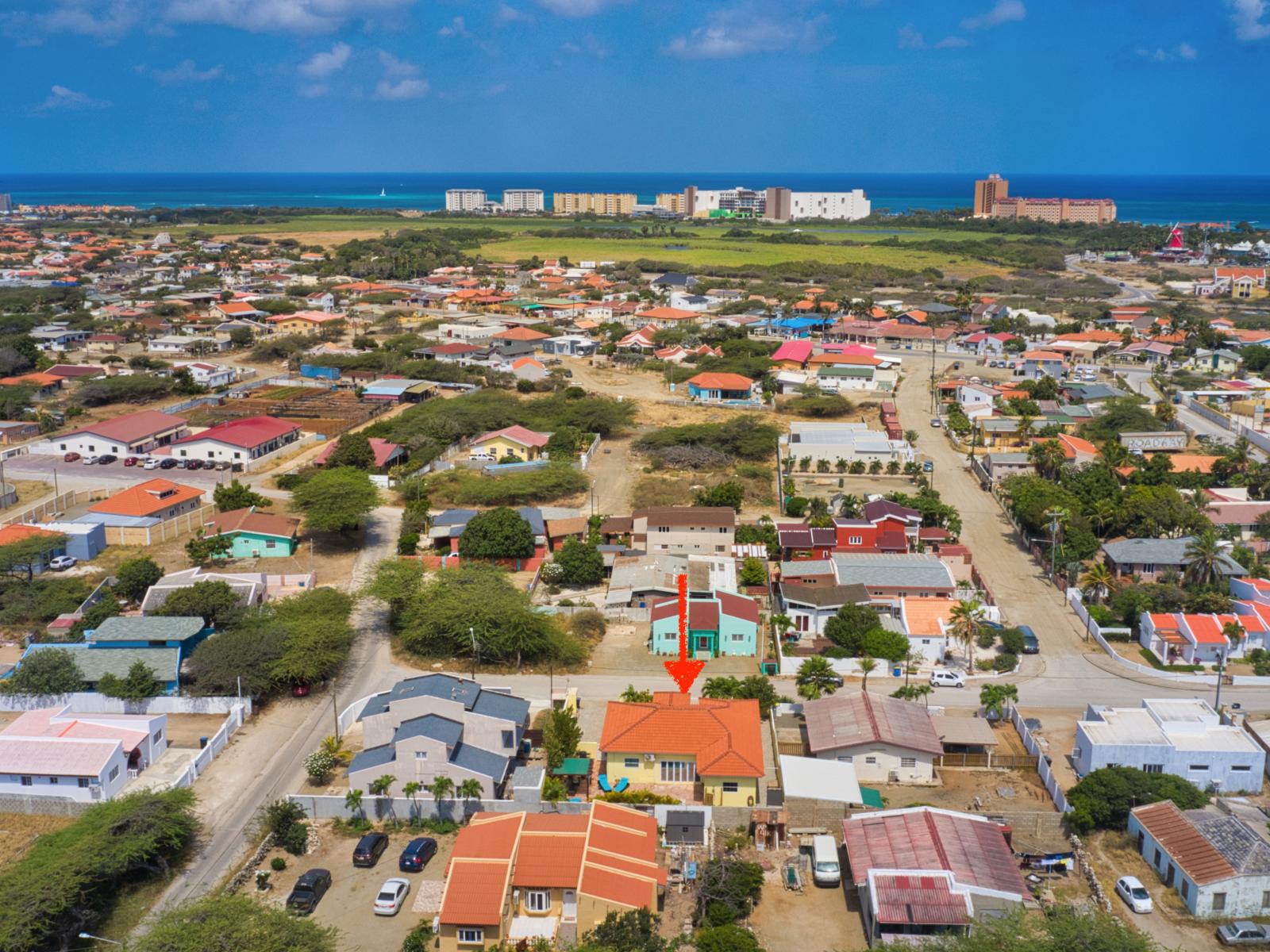 Great location of the home in Noord Aruba close to the beach - Uncover the charm of vibrant neighborhood and close proximity to beach - Experience the pulse of the city from conveniently situated retreat