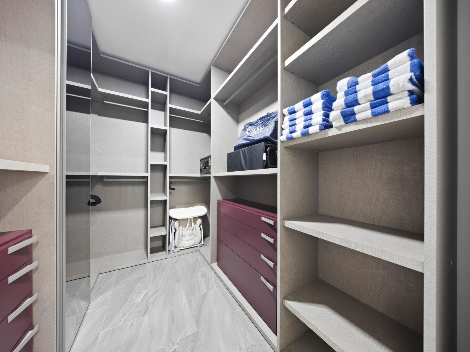 Experience convenience and organization in the walk-in closet of the home in Aruba - A spacious haven for your wardrobe and accessories, store and maintain as you want - Indulge in the ample storage space, ensuring a clutter-free stay