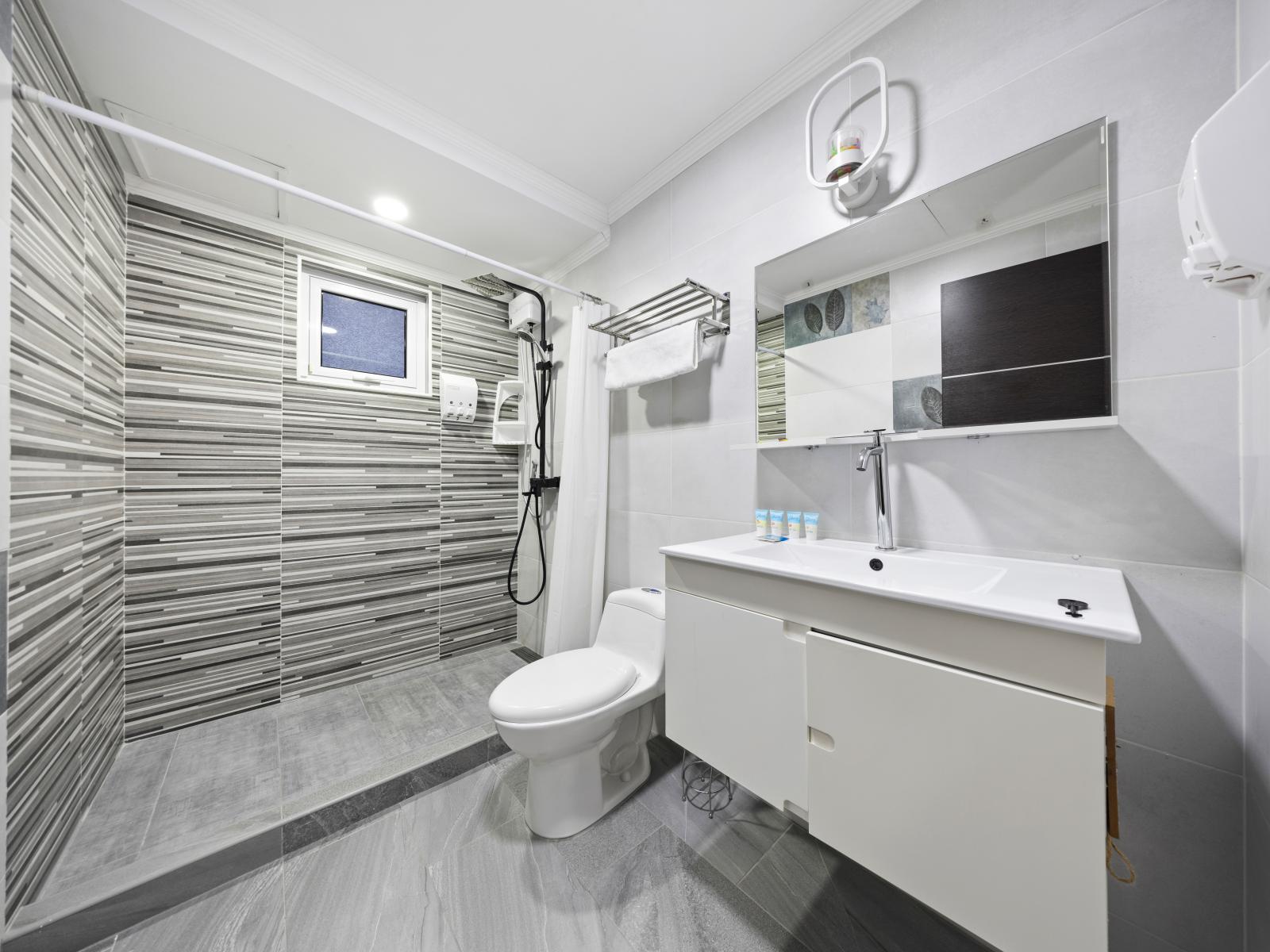 Indulge in comfort in the bathroom of the home in Aruba - Spacious walk-in shower area, where every detail is designed for your enjoyment - Entertain dreams of spa-like serenity in the bathroom, a tranquil escape from the world