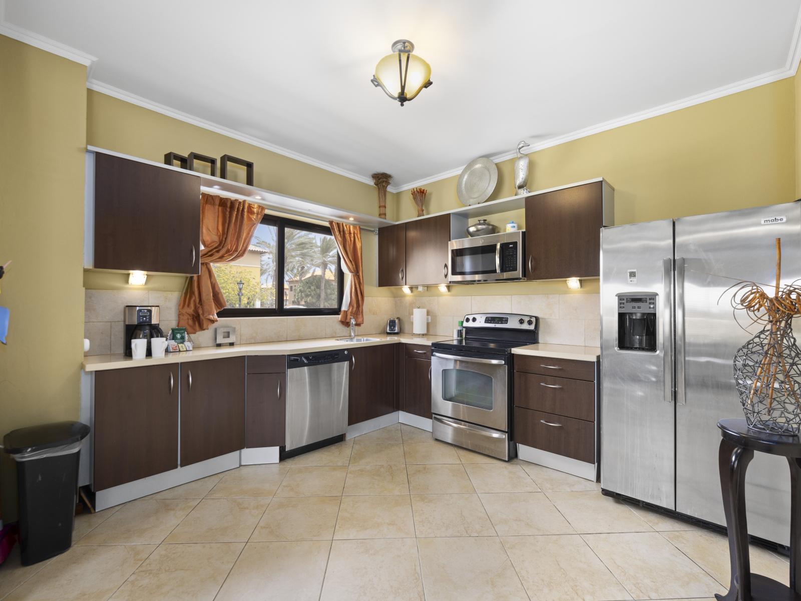 - Experience the convenience of a fully equipped kitchen of our townhouse in Noord, Aruba. - The kitchen in our townhouse is equipped with all the essentials for culinary excellence. - Providing plenty of working and storage space for your ease.