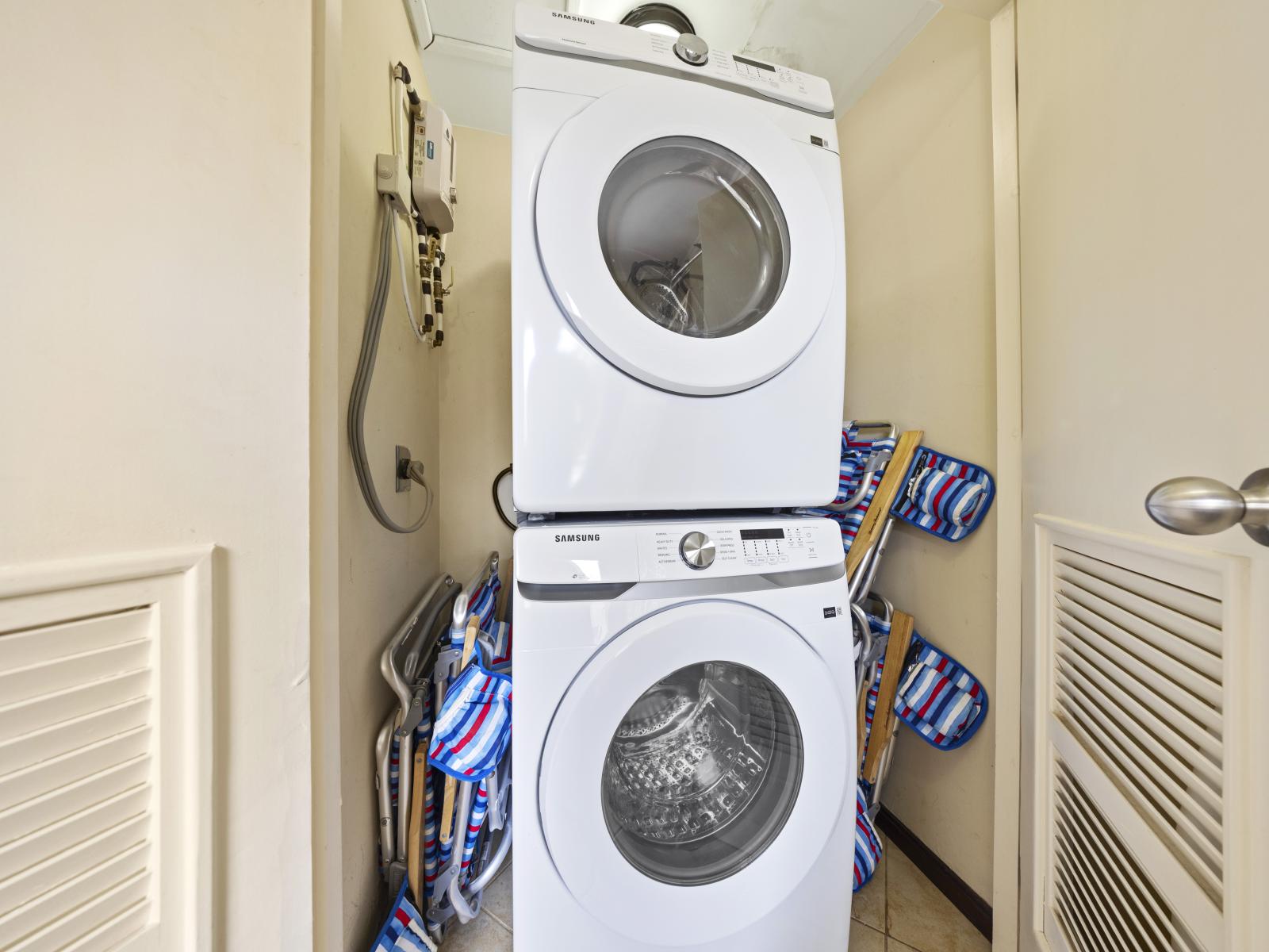 - Our townhouse features a laundry area complete with a modern washer and dryer for your convenience in Noord, Aruba - The laundry area is spacious, providing plenty of room to sort, wash, and fold your clothes.