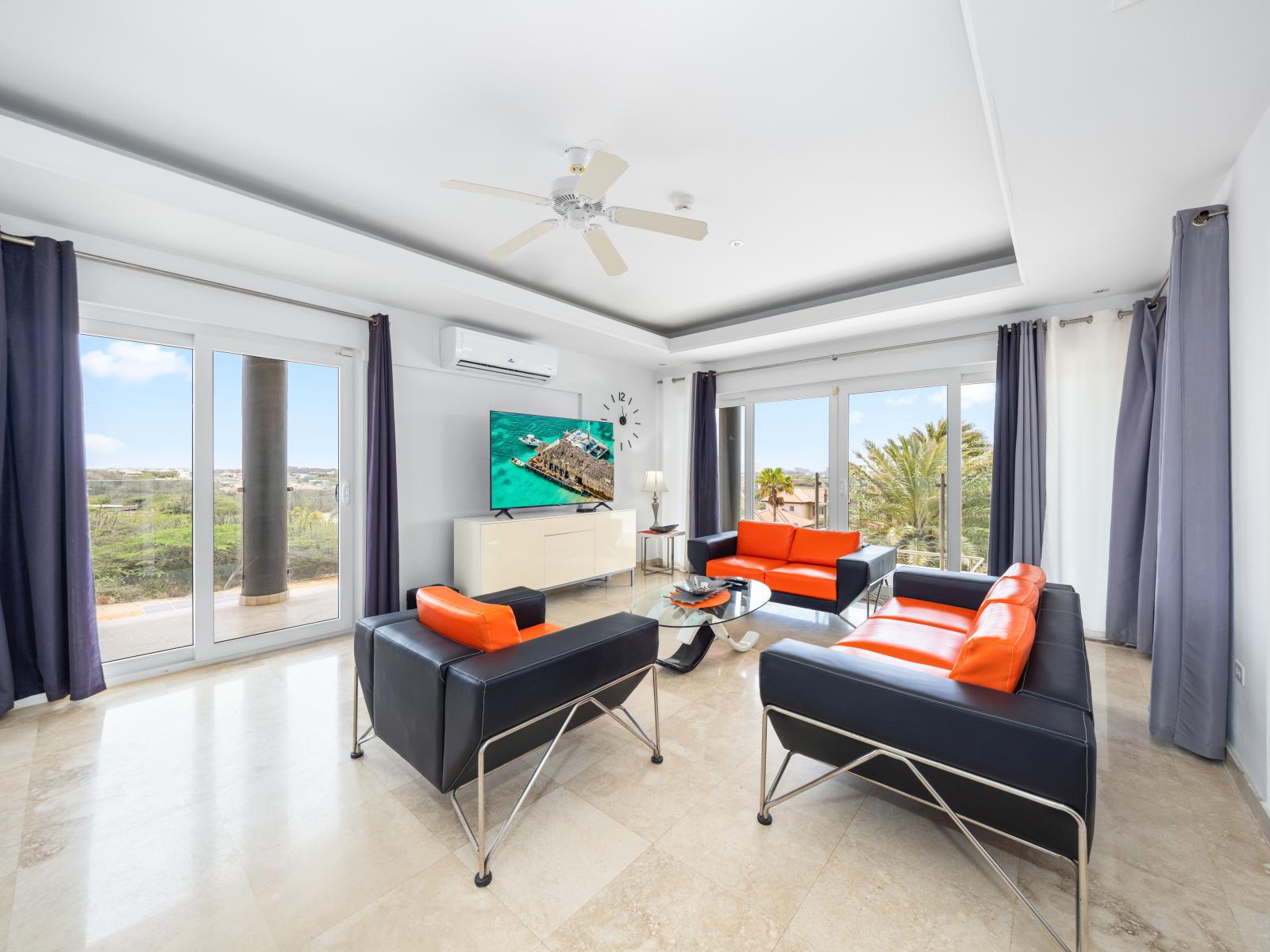 Beautifully decorated Living room