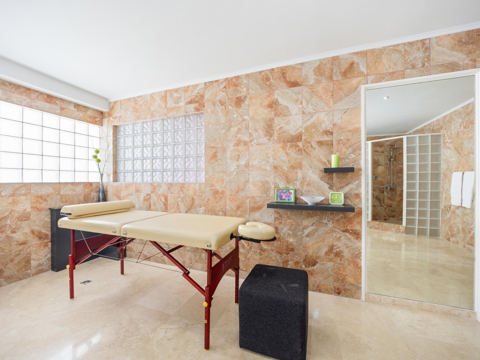 Spa area in the spacious bathroom