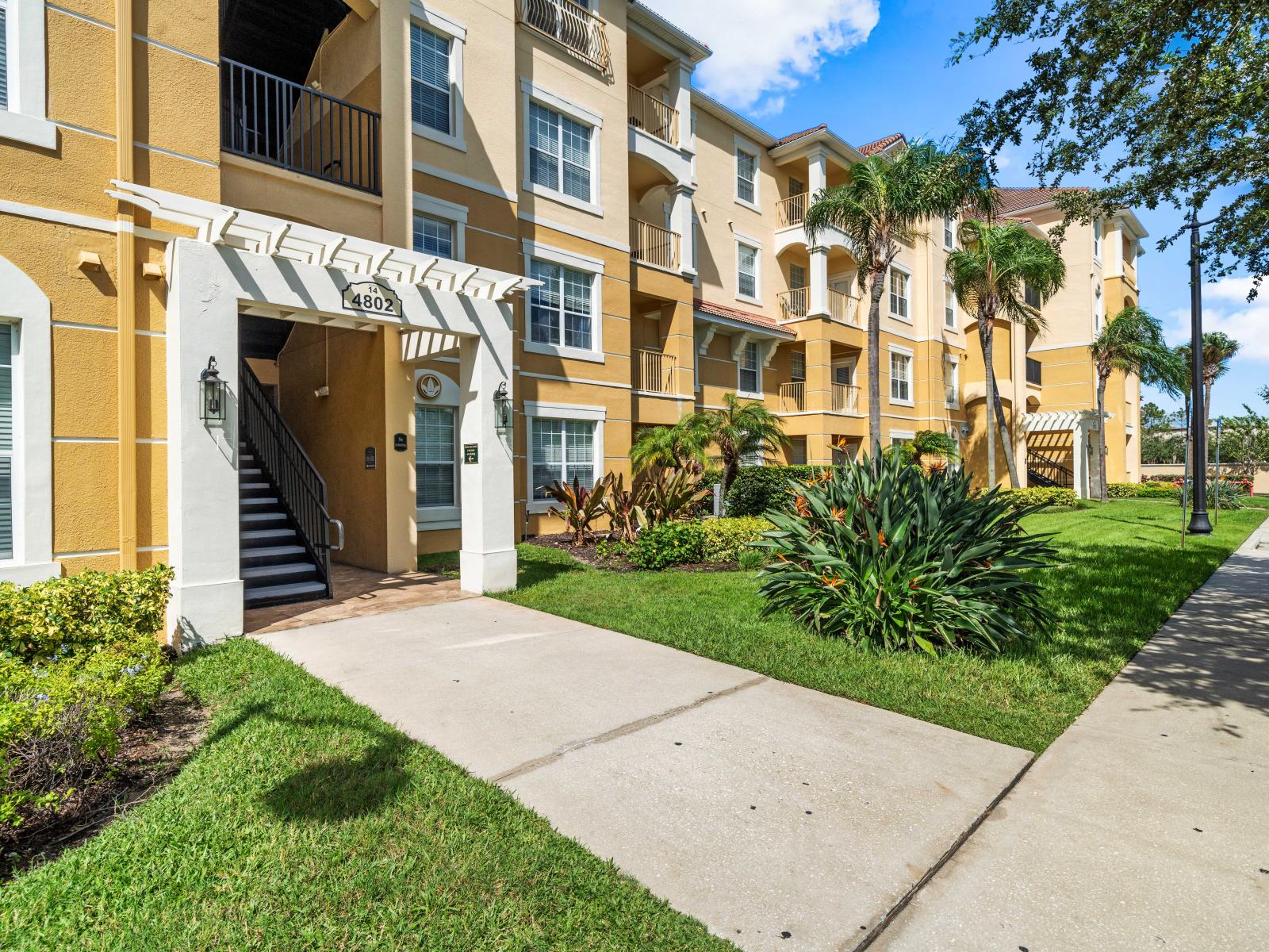 - Welcoming building entrance with well-maintained landscaping & a charming archway - Convenient access to the stairs leading to your unit surrounded by lush greenery - The exterior offers a pleasant first impression with its clean and bright design