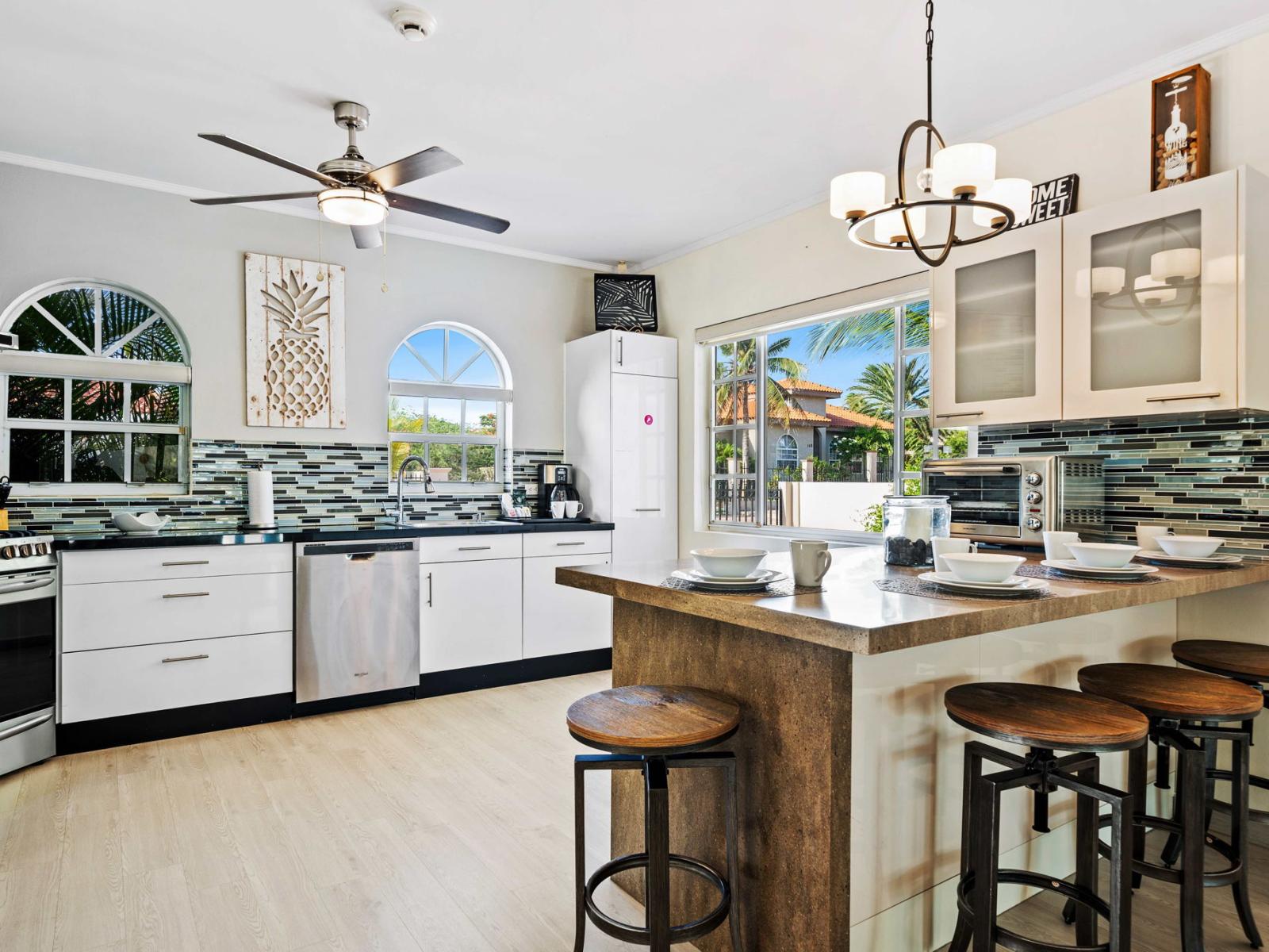 Enjoy the convenience of a well-stocked kitchen, ideal for casual breakfasts or elaborate dinners - Open kitchen with chick backsplash and breakfast bar with high stools, perfect for cooking and entertaining - Contemporary design with clean lines